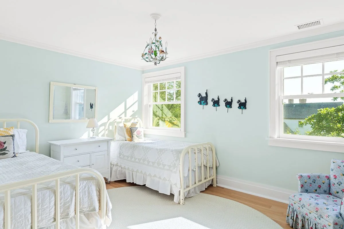 15_HitherLane_EastHampton-GuestBed2.jpg