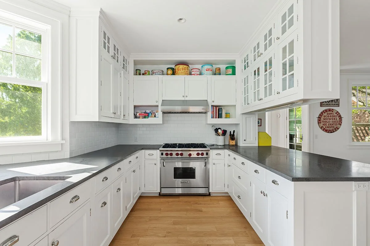 15_HitherLane_EastHampton-Kitchen2.jpg
