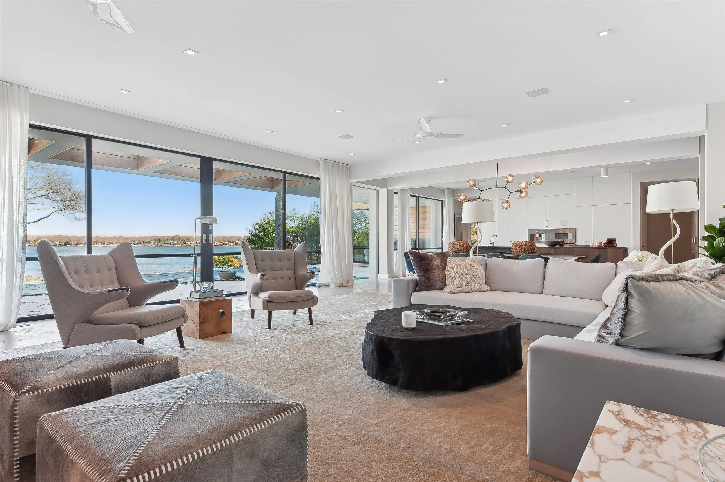 29-90 Oyster Shores Rd, East Hampton-Living2.jpg