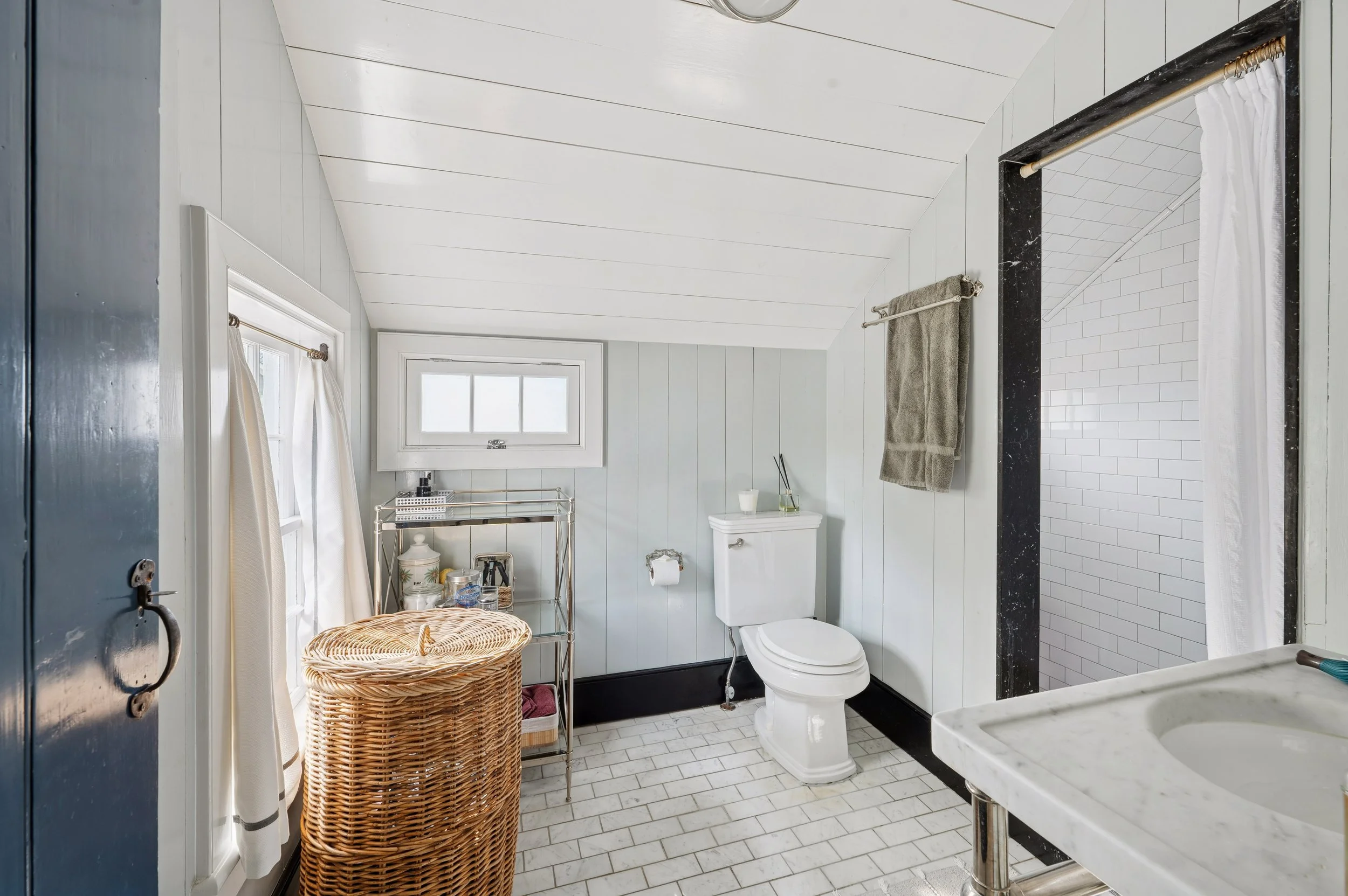 29-96 Madison St Sag Harbor 8908 Bathroom.jpg