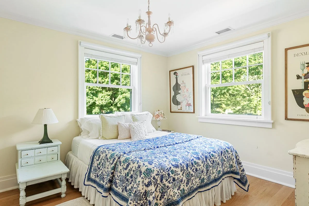 15_HitherLane_EastHampton-GuestBed6.jpg