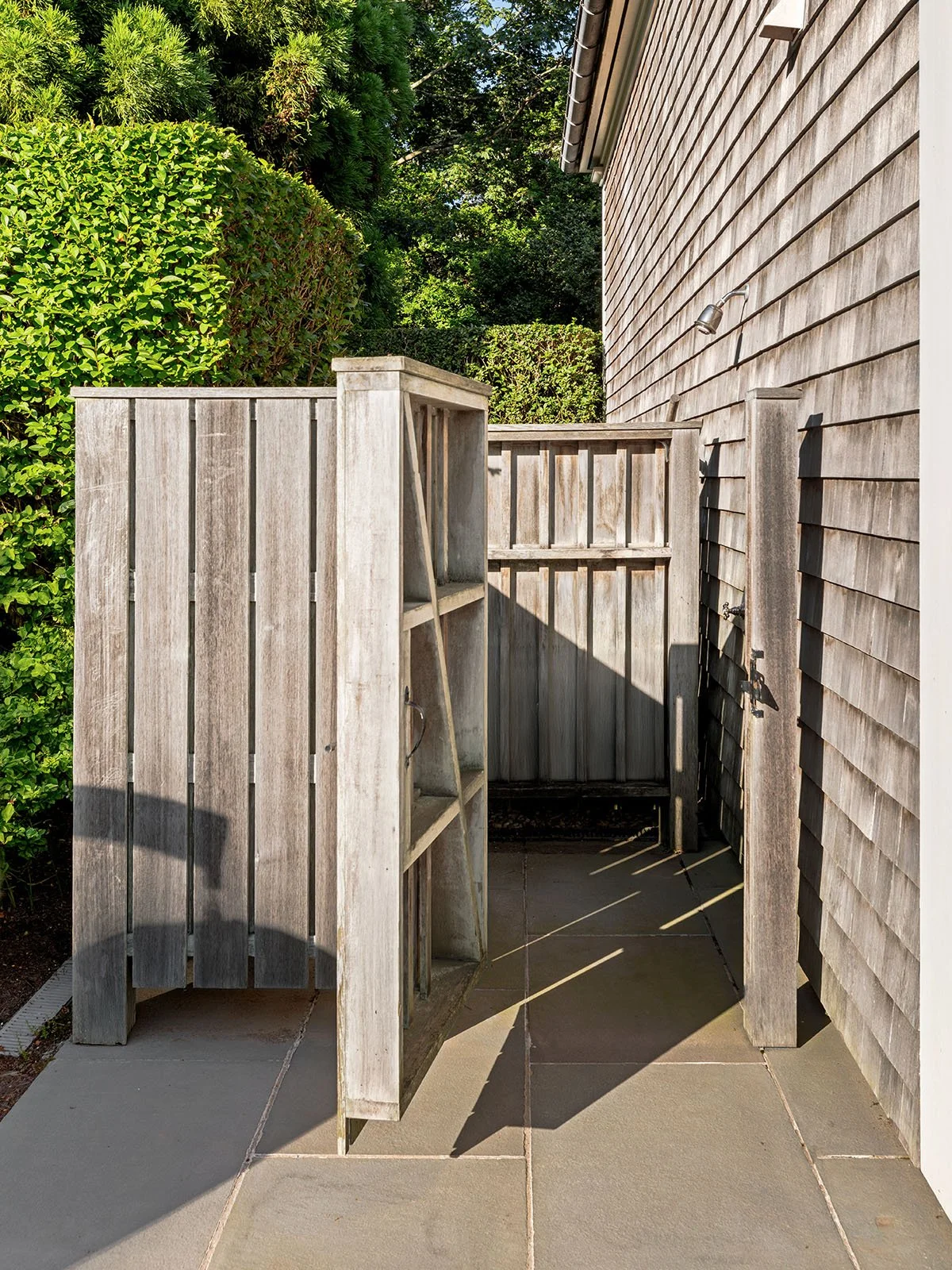 15_HitherLane_EastHampton-OutdoorShower.jpg