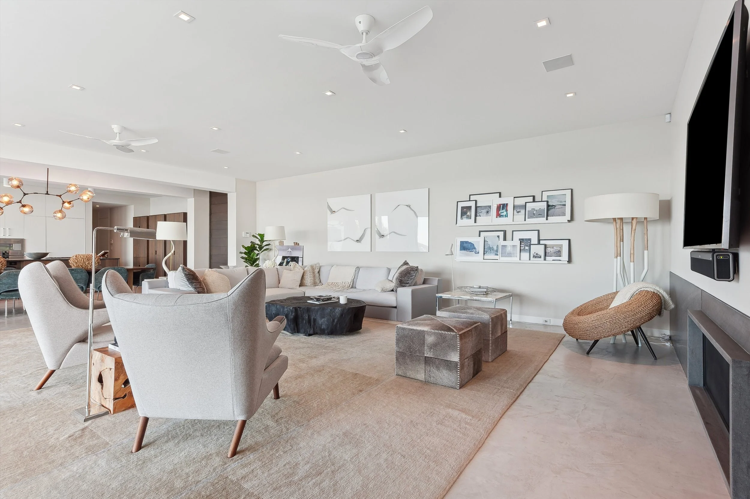 31-90 Oyster Shores Rd, East Hampton-Living4.jpg