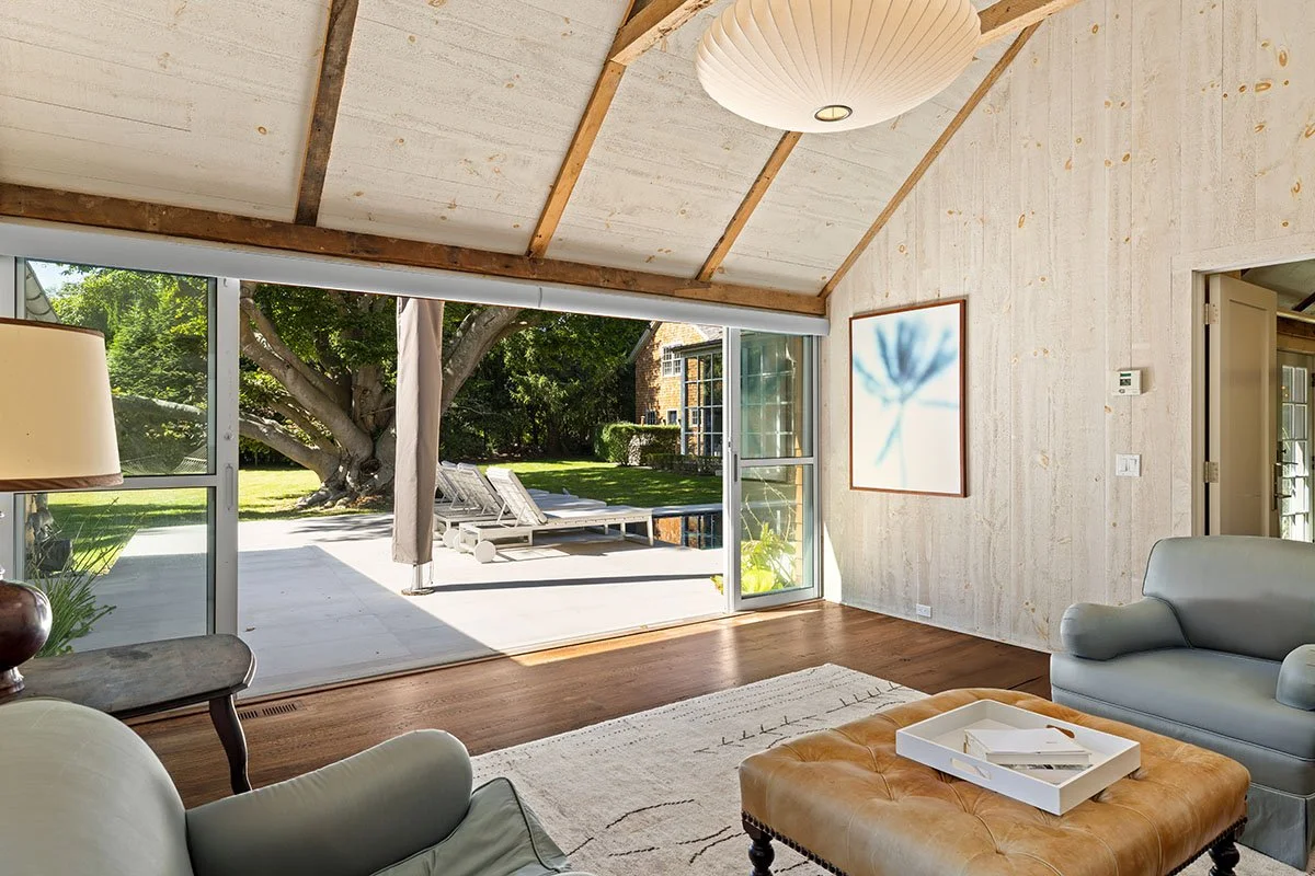 675_PaulsLane_Bridgehampton-GuestCottage-SittingRoom2.jpg