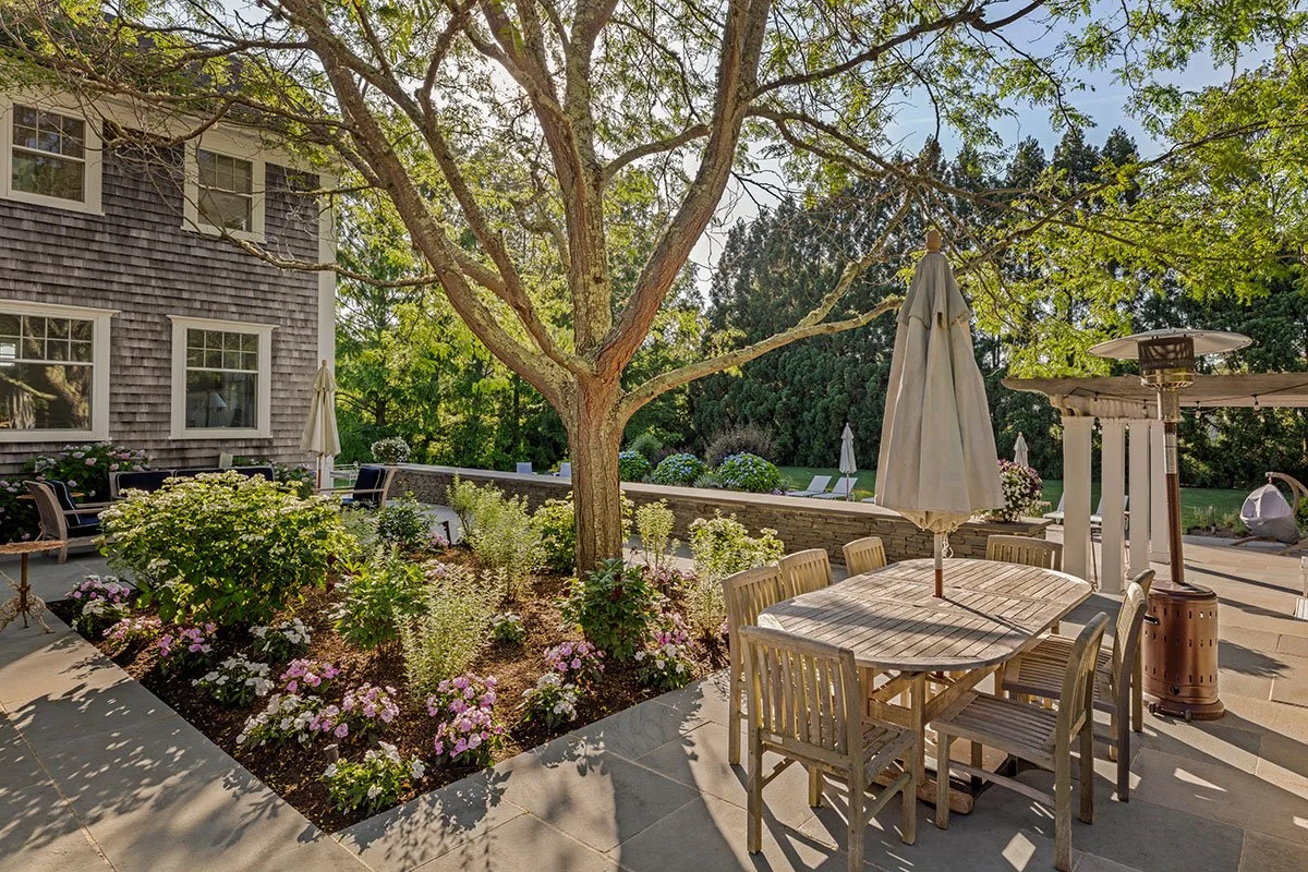 15_HitherLane_EastHampton-OutdoorDining.jpg