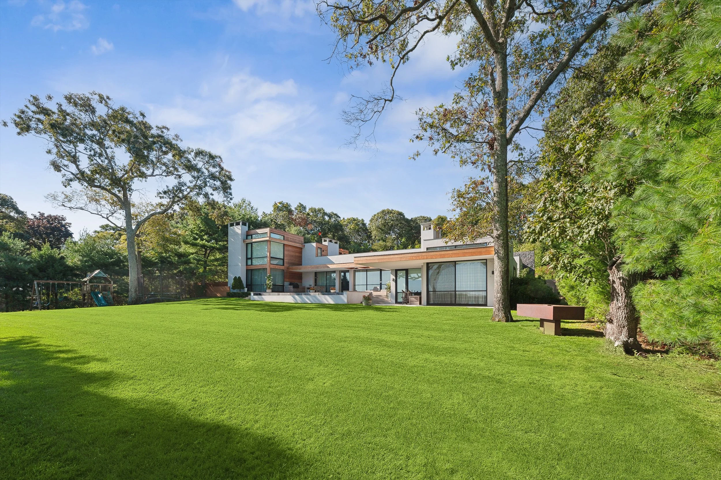16-90 Oyster Shores Rd, East Hampton-Back Grounds1.jpg