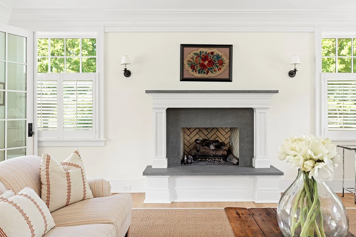 15_HitherLane_EastHampton-LivingRoom3.jpg
