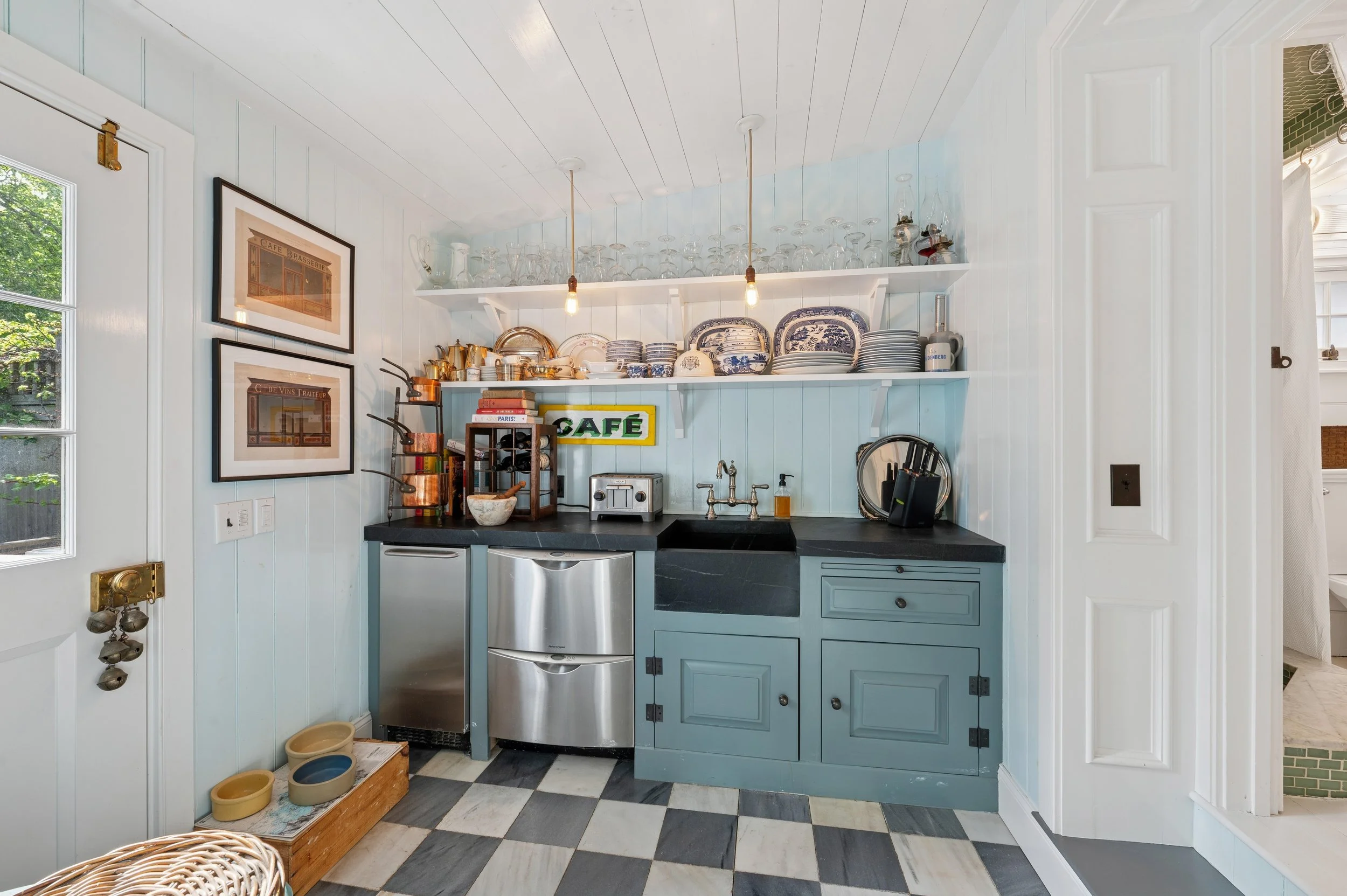 21-96 Madison St Sag Harbor 8873 Kitchen.jpg