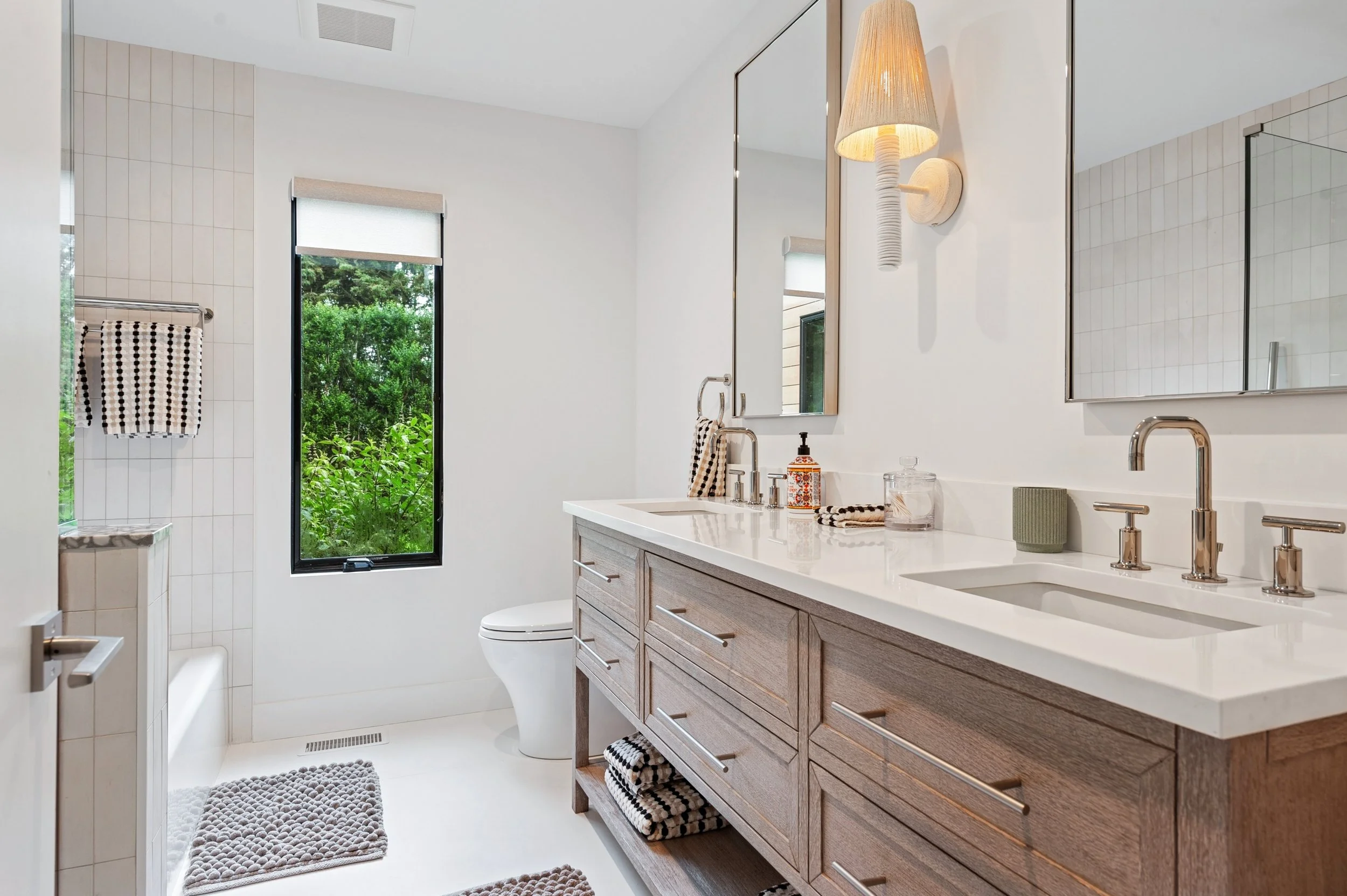 21-799 Halsey Ln, Water Mill-Bath RM-21.jpg