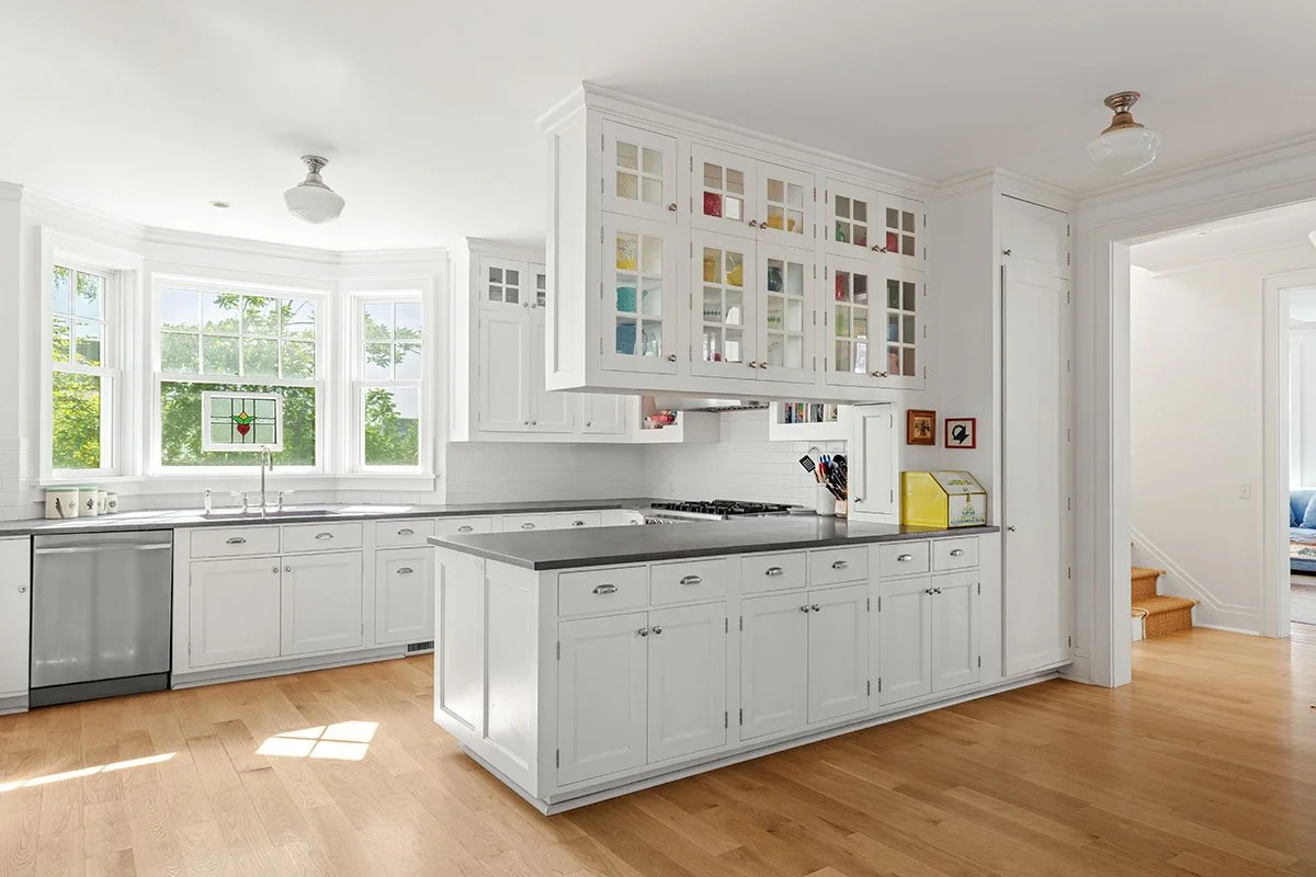 15_HitherLane_EastHampton-Kitchen1.jpg