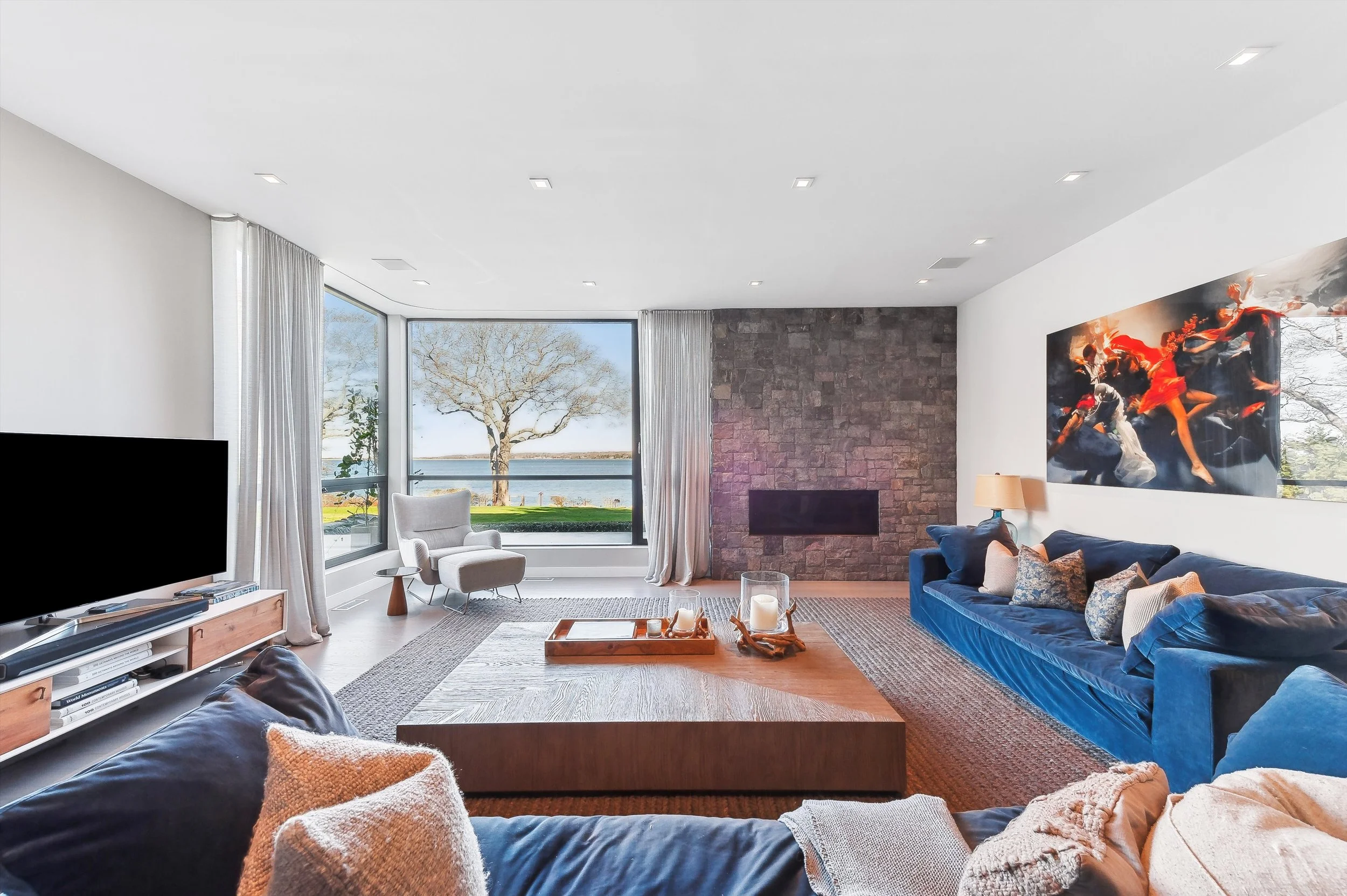 21-90 Oyster Shores Rd, East Hampton-Den1.jpg