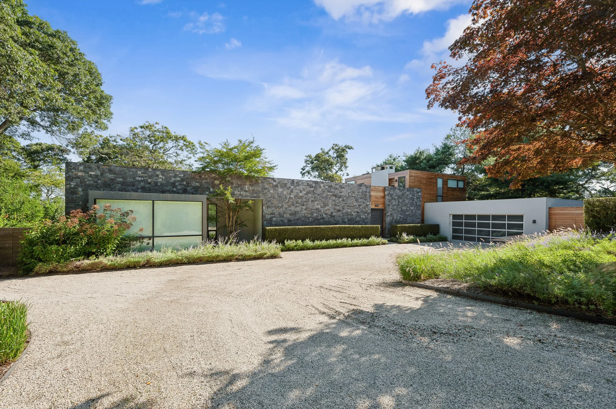 08-90 Oyster Shores Rd, East Hampton-Front3.jpg
