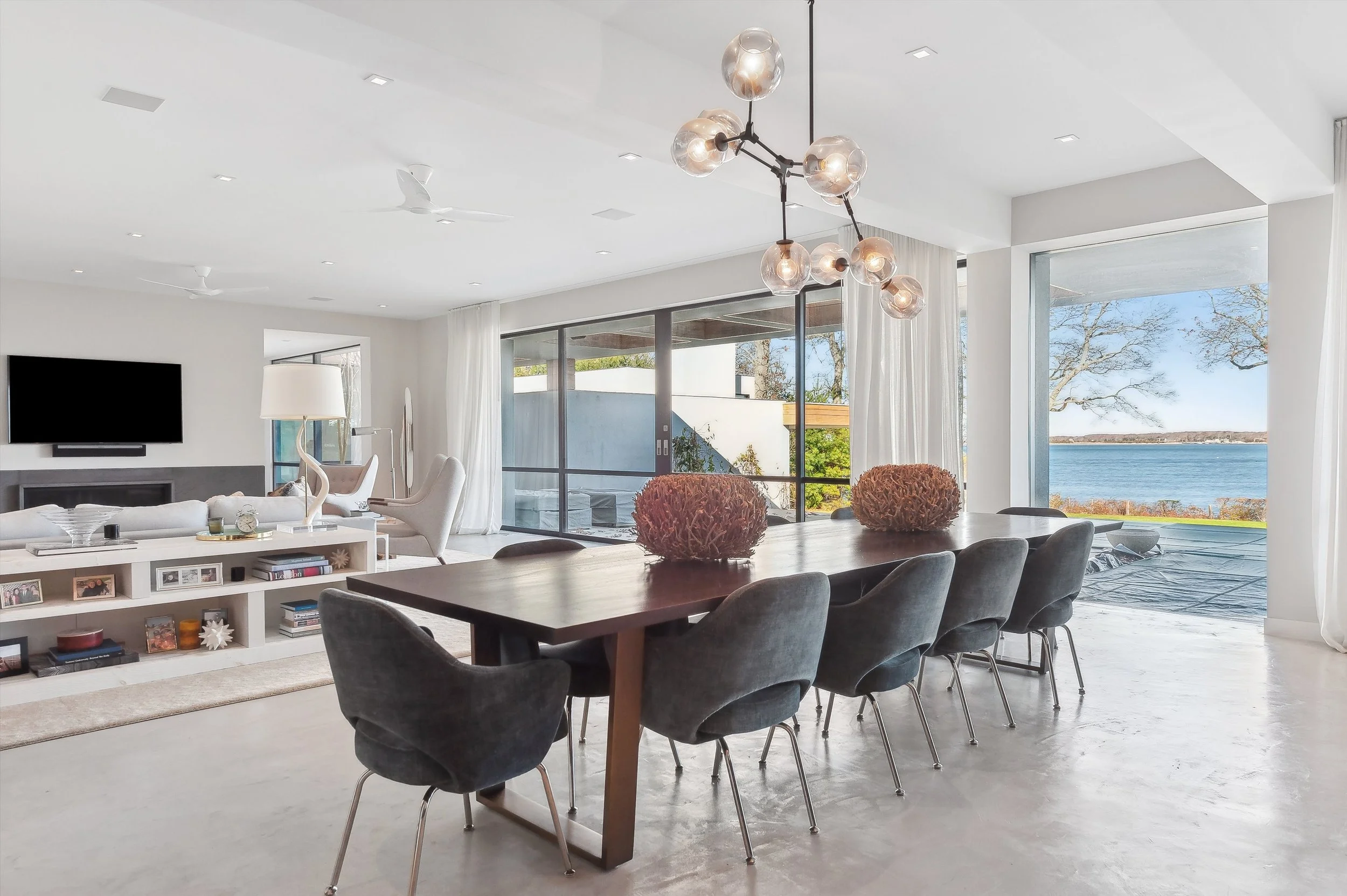 26-90 Oyster Shores Rd, East Hampton-Dining3.jpg