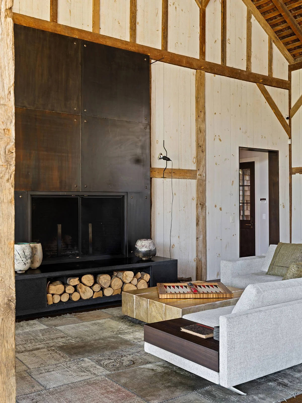 675_PaulsLane_Bridgehampton-LivingRoom3.jpg