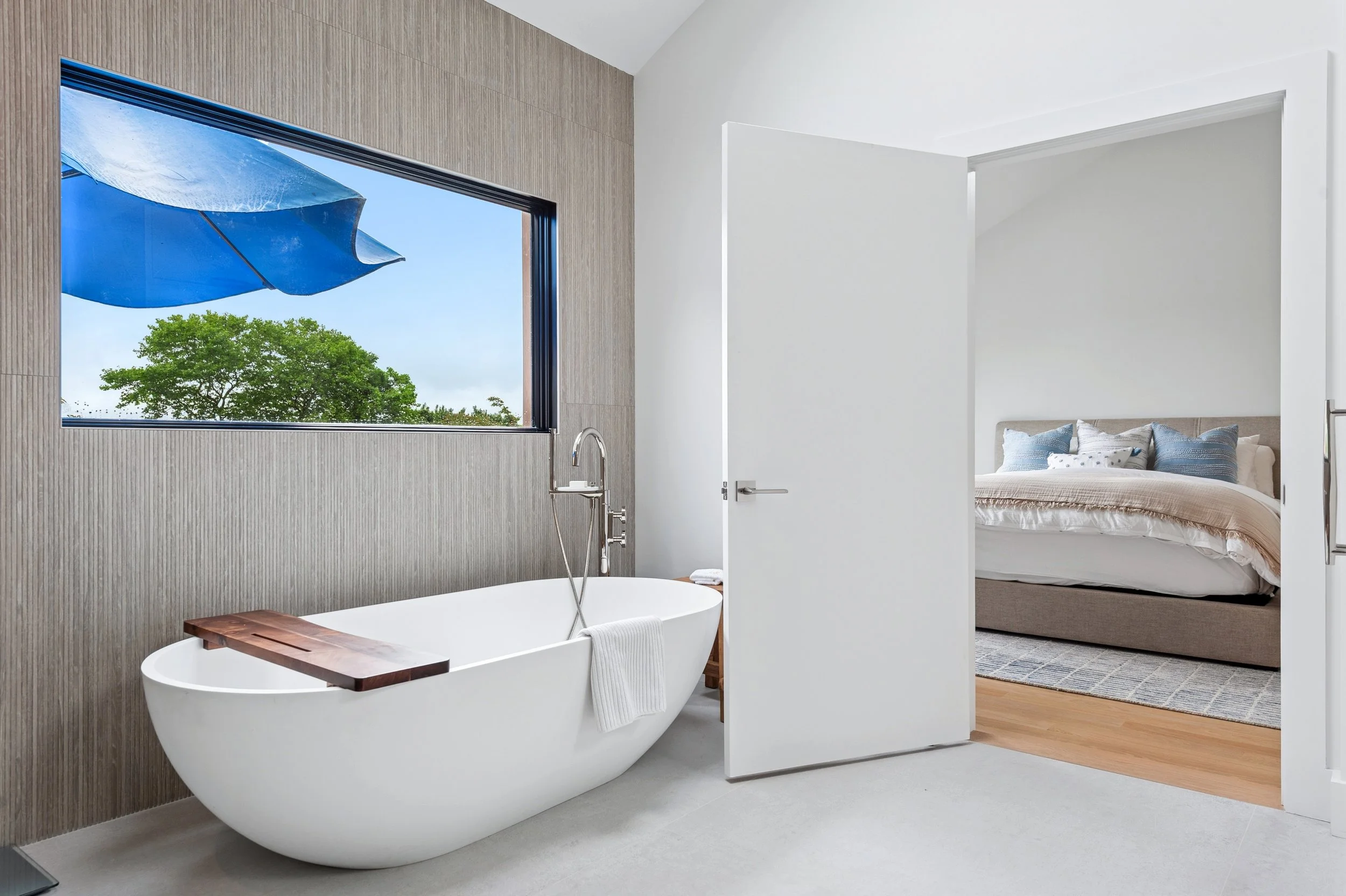 17-799 Halsey Ln, Water Mill-Bath RM-01.jpg