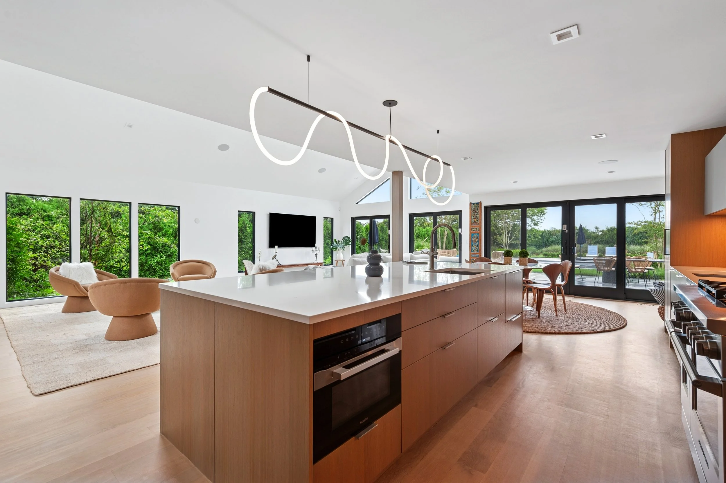 07-799 Halsey Ln, Water Mill-Kitchen-01.jpg