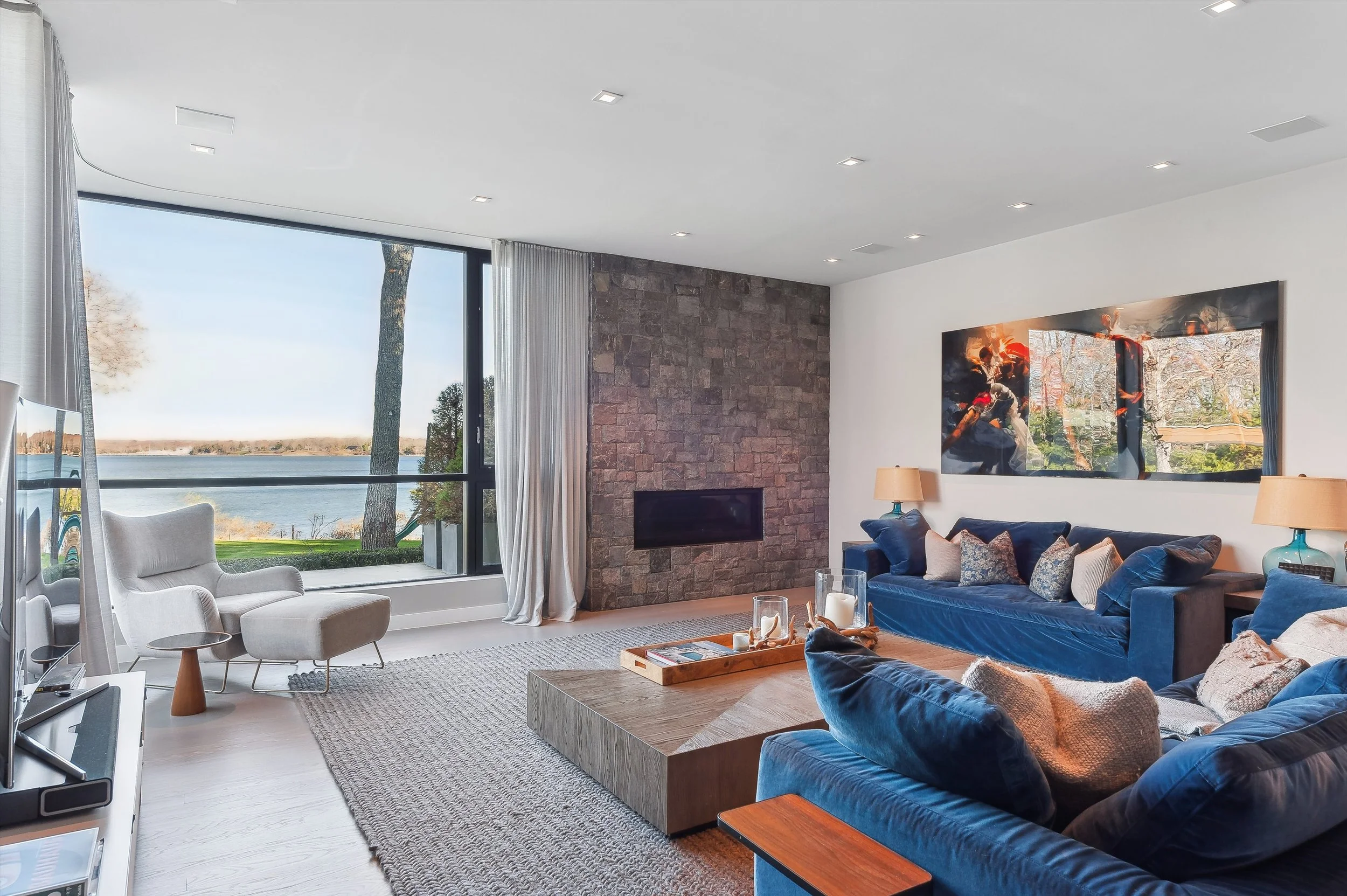 23-90 Oyster Shores Rd, East Hampton-Den3.jpg