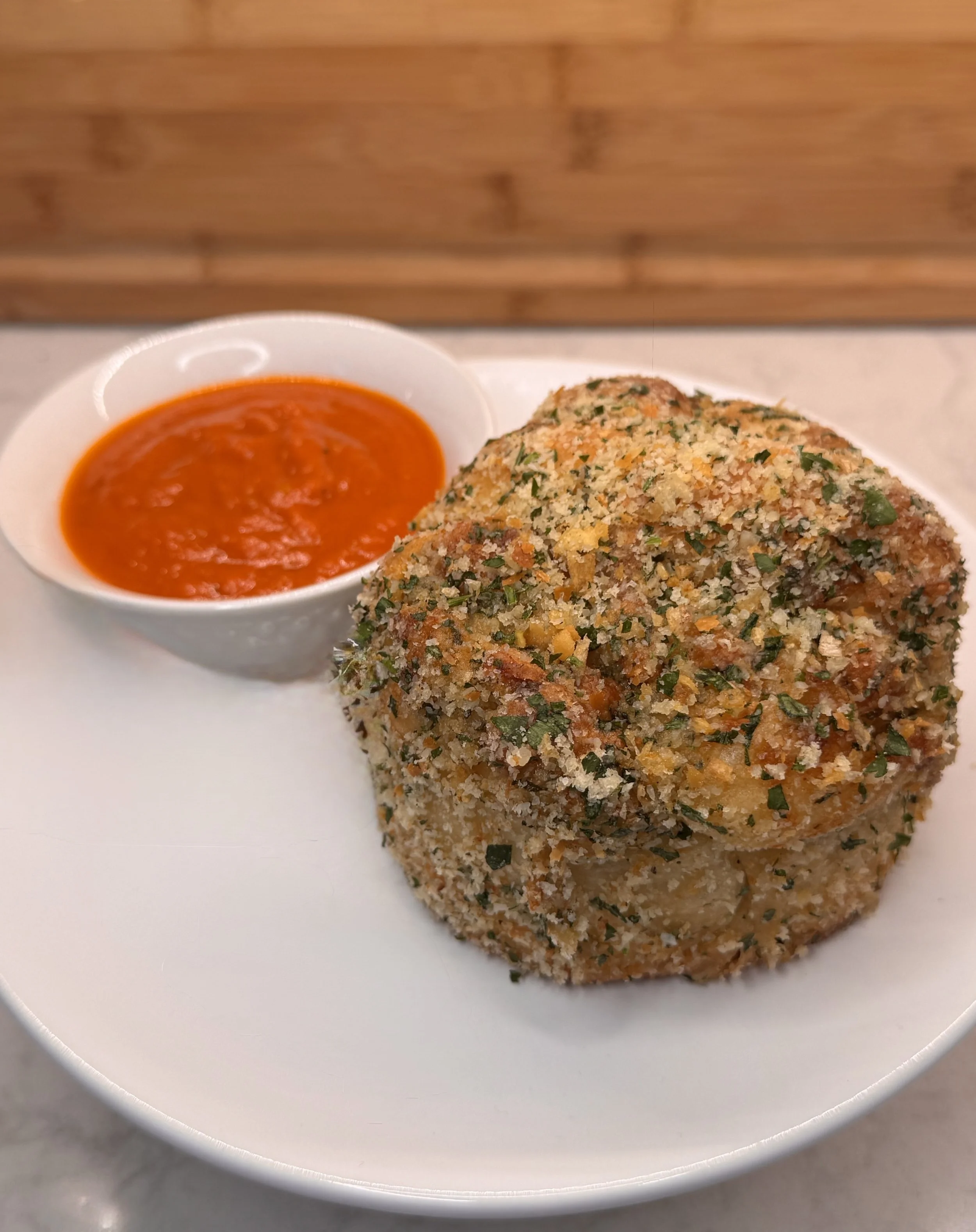 Garlic_knot_with_Marinara_IMG_3366.jpg