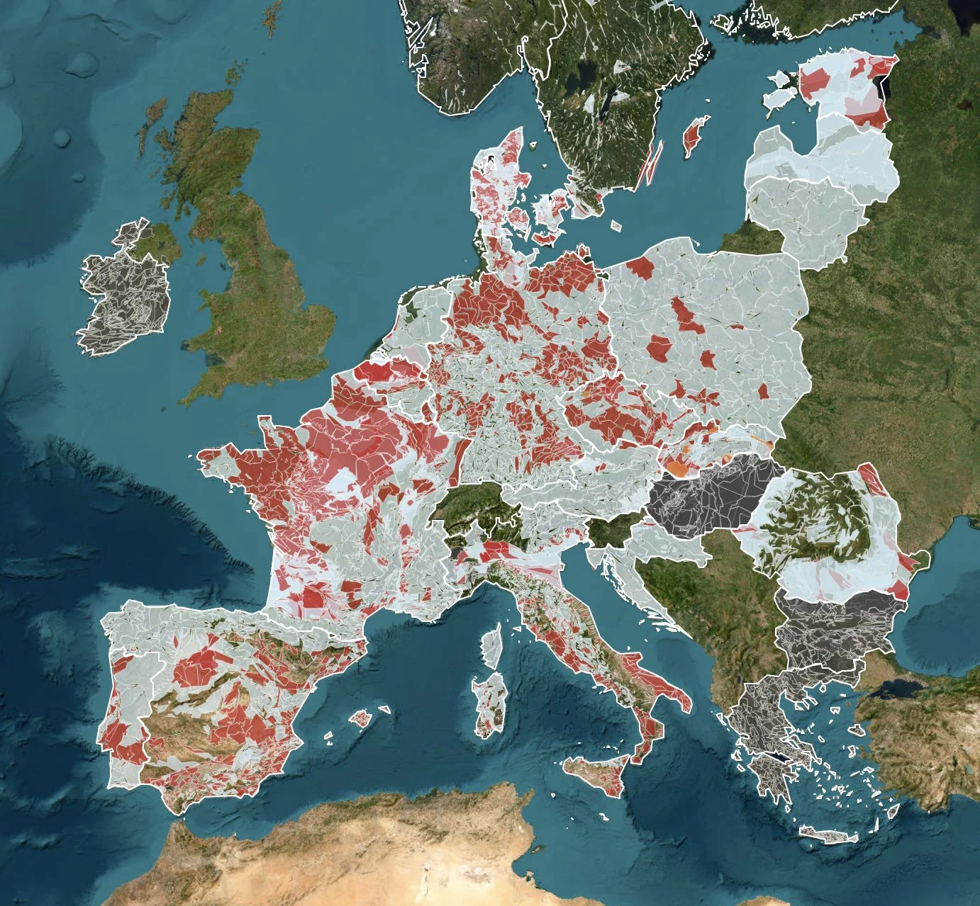 Karte Europas mit unterschiedlichen Farben, die wahrscheinlich auf geografische oder politische Merkmale hinweisen, mit Rissen und Grenzen in verschiedenen europäischen Ländern.