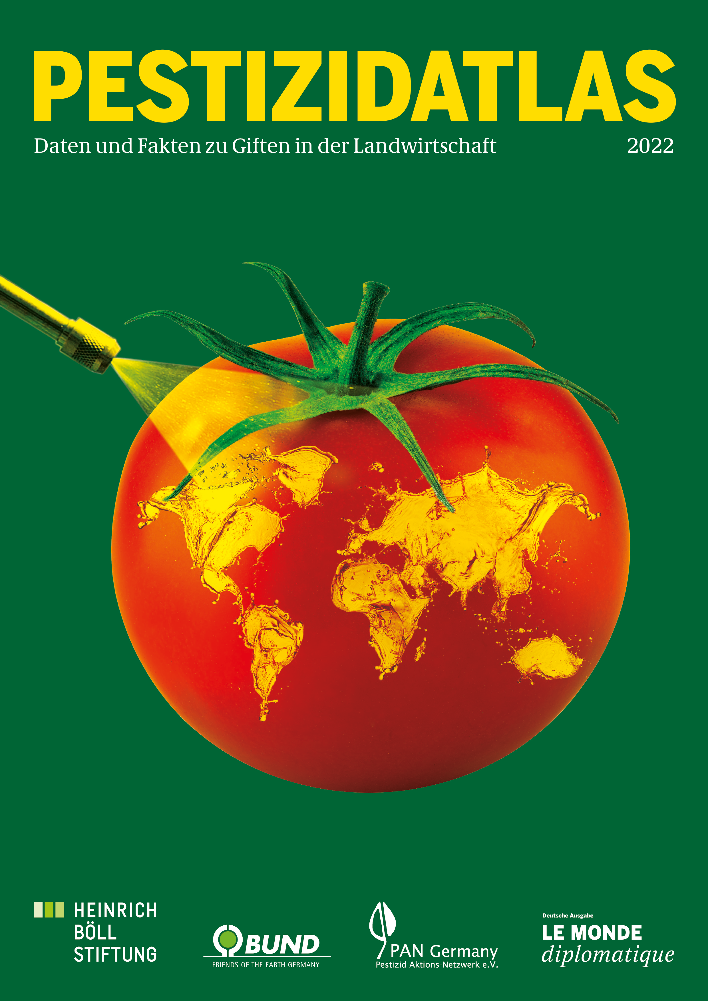 Das Cover eines Buches oder Berichts mit dem Titel 'Pestizidatlas: Daten und Fakten zu Giften in der Landwirtschaft 2022'. Es zeigt eine große Tomate mit einer Weltkarte im Inneren, die durch gelbe Flecken markiert ist. Es sind Logos von Organisationen wie Heinrich Böll Stiftung, BUND, PAN Germany und Le Monde diplomatique sichtbar.