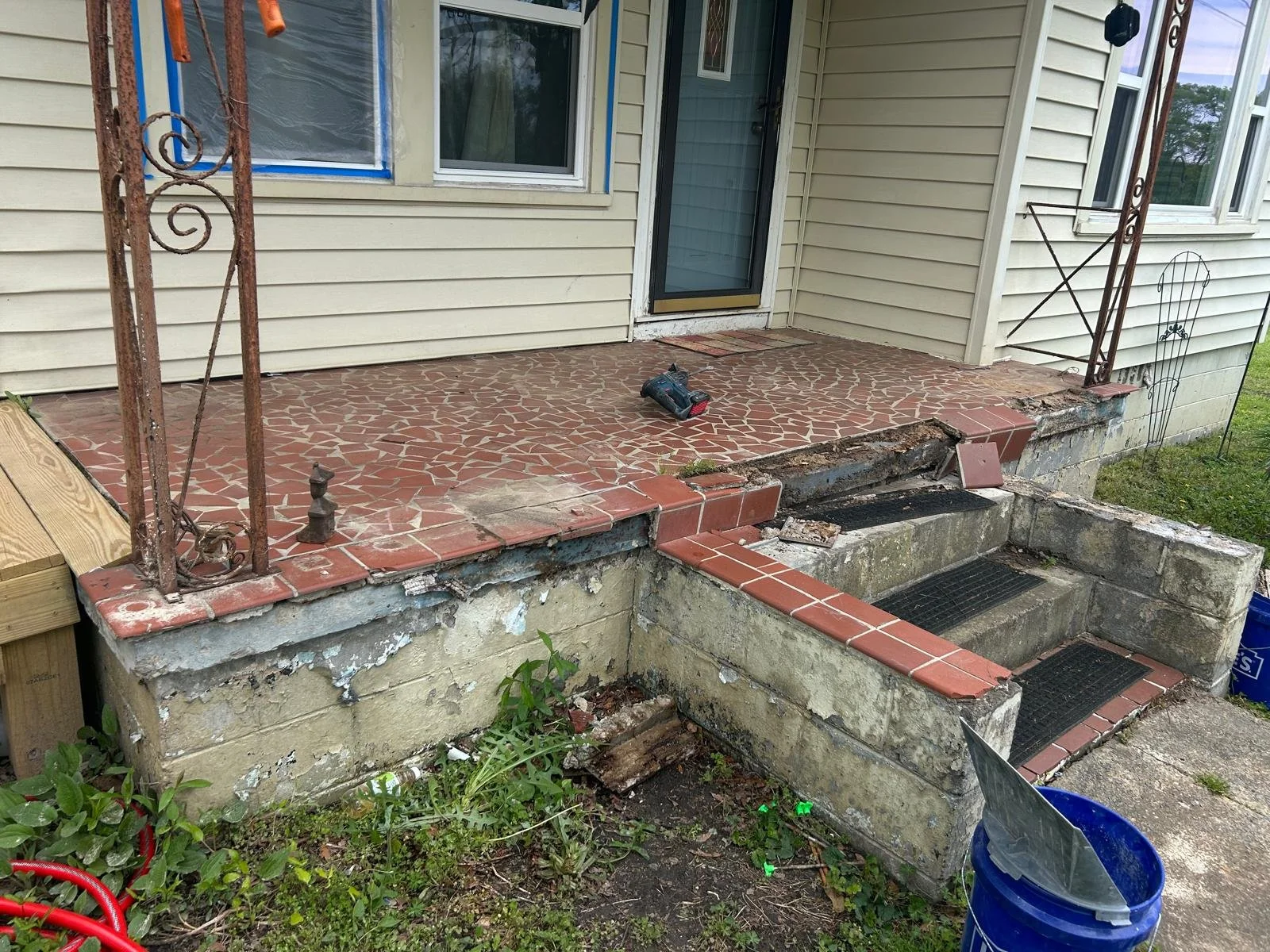 Porch 2 BEFORE.jpeg