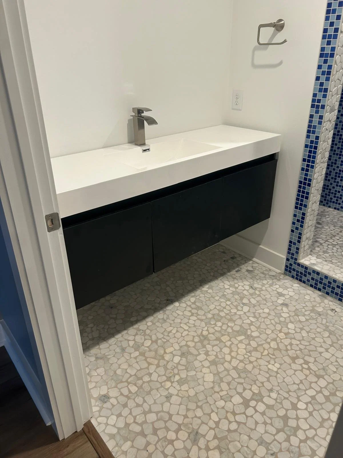 BATHROOM COUNTER AND FLOOR.jpeg