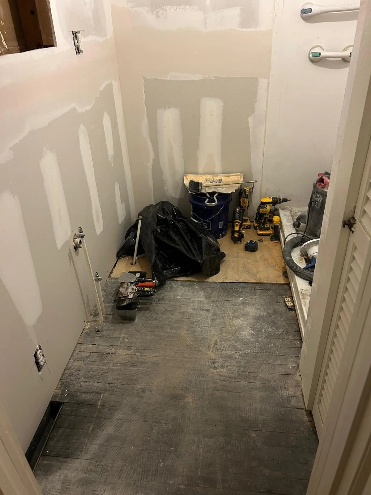 Bathroom 3 BEFORE.jpeg