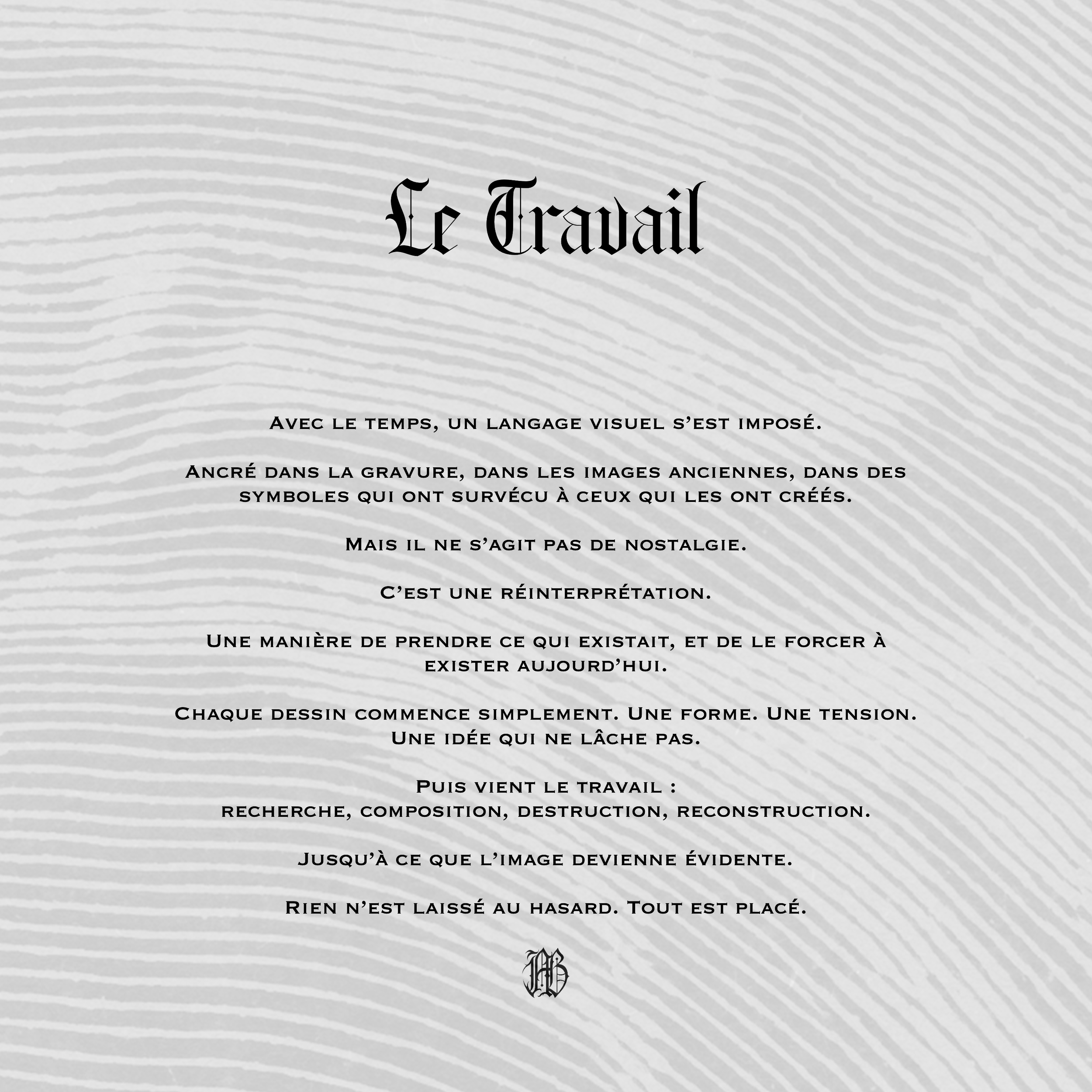 Page de texte intitulée 'Le Travail' avec un fond de motifs en ligne gris clair, un style de police gothique pour le titre et un texte en police serif pour le corps.