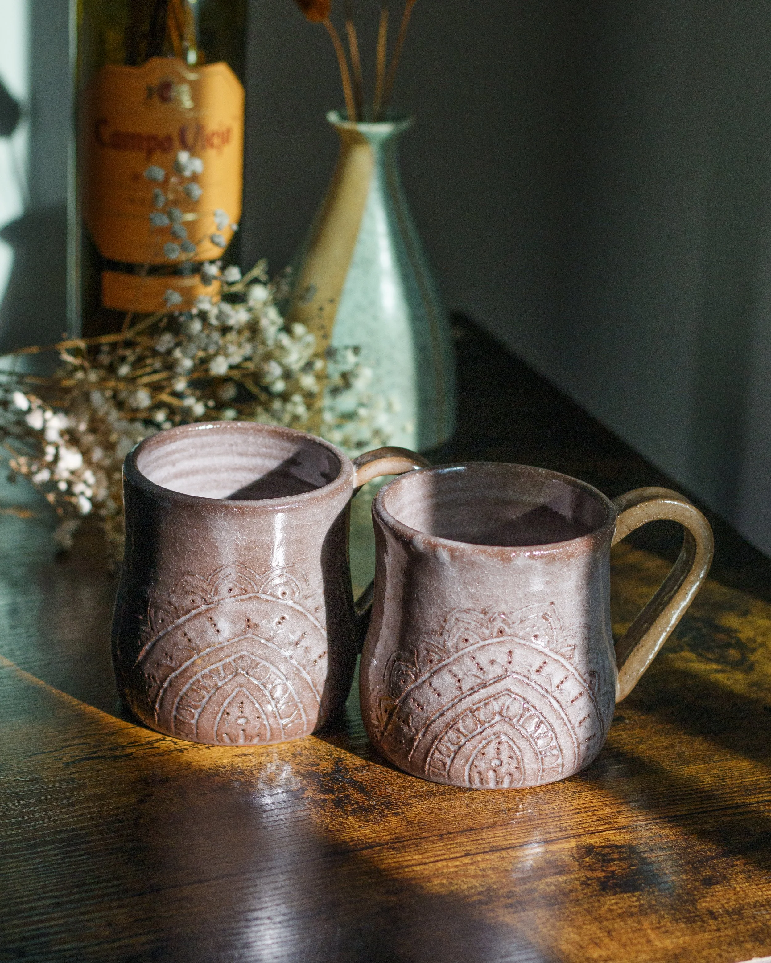 Carved Brown Mug Set
