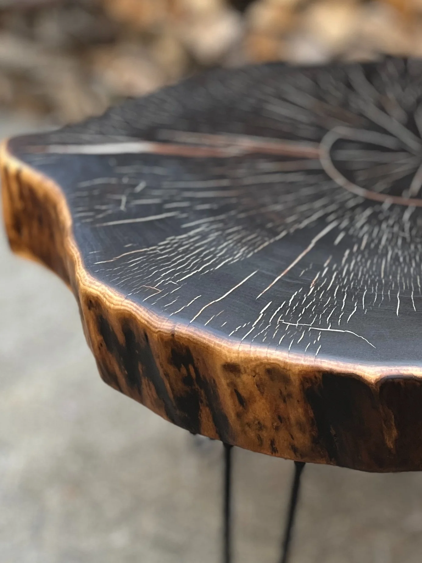 fiako-designs-massivholz-wohnzimmertisch-verbrannt-burn-unikat (1).jpg