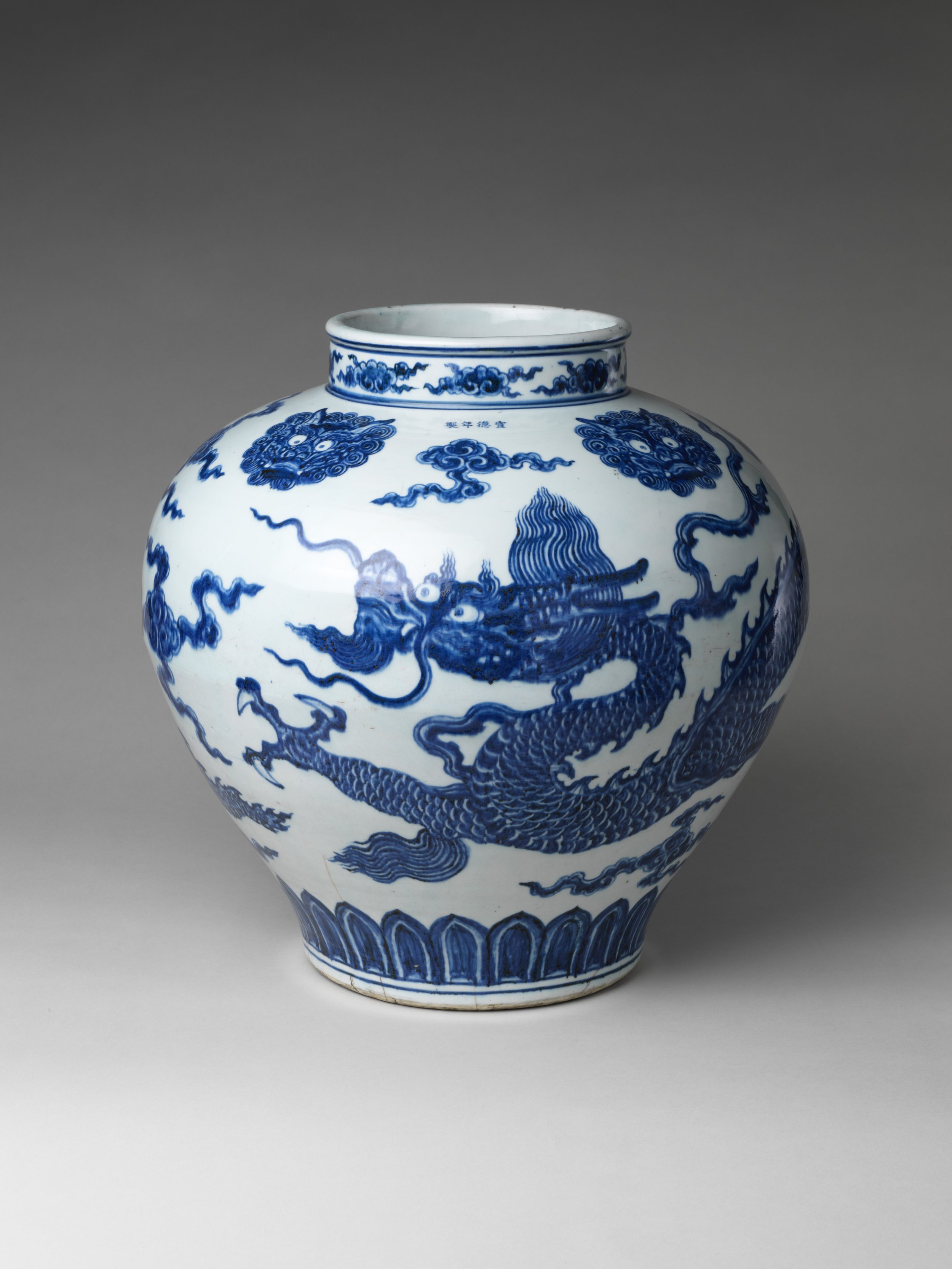 A close looking at porcelain across Ming, Qing, and the Dutch East India Company