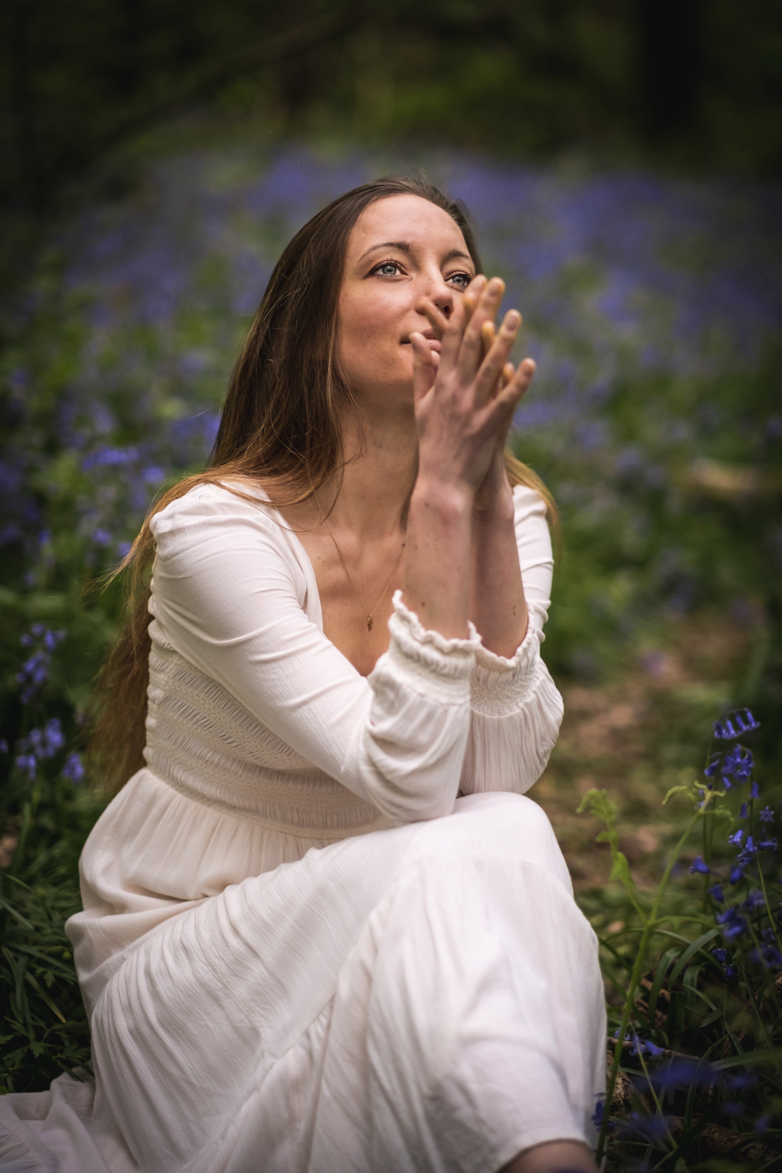 femme assise en méditation