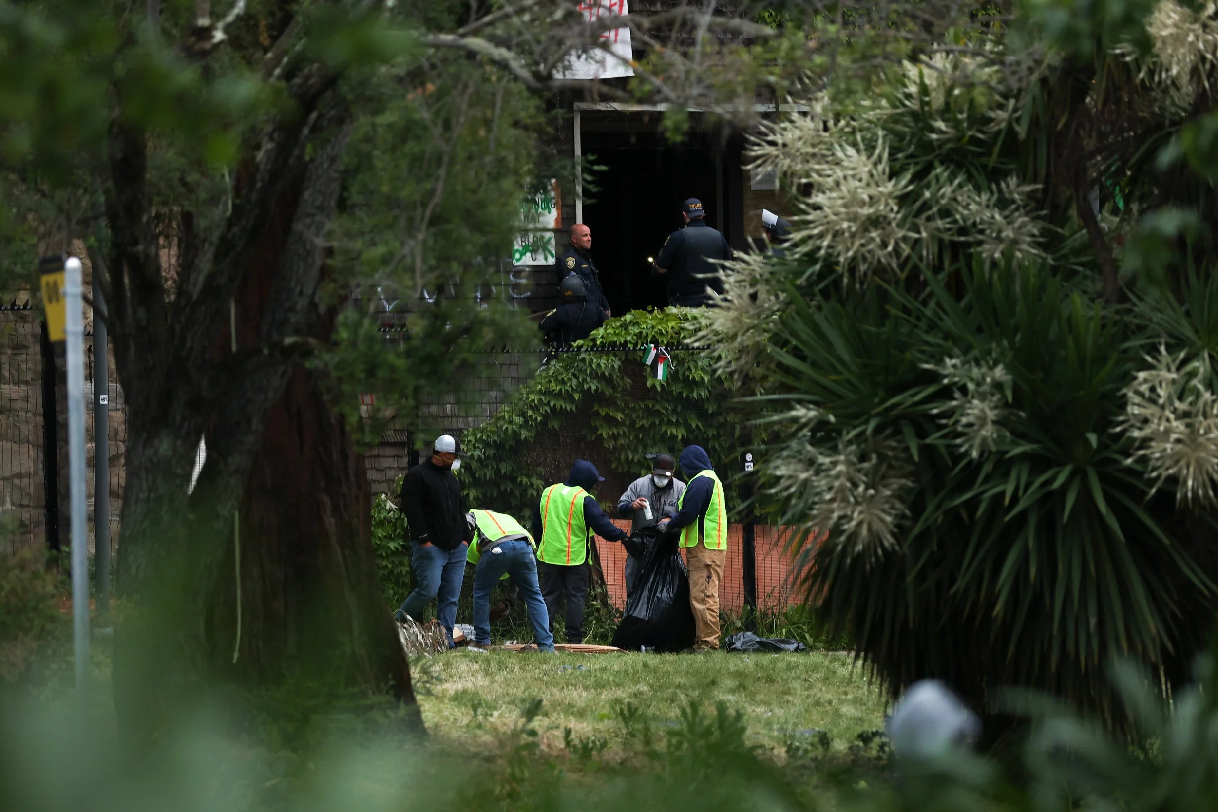 Police clear out takeover of Anna Head Alumnae Hall
