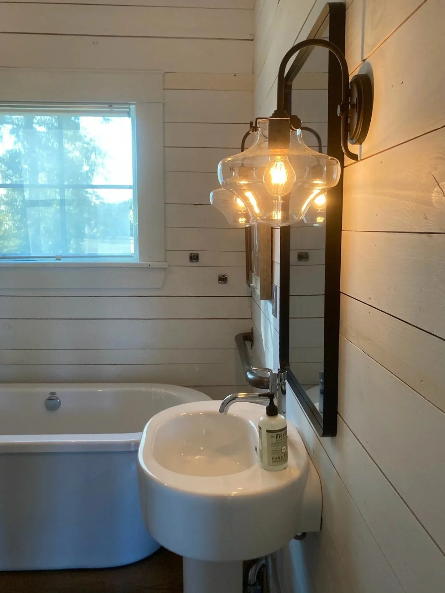 RuffwoodCountryClub_SchoolhouseCompound_Schoolhouse_Bathroom01.jpg
