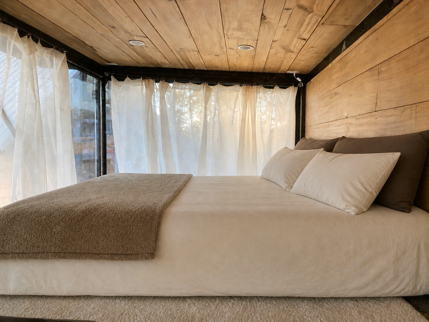RuffwoodCountryClub_SchoolhouseCompound_Glamping_HumpinToPleaseLoftBedroom.png
