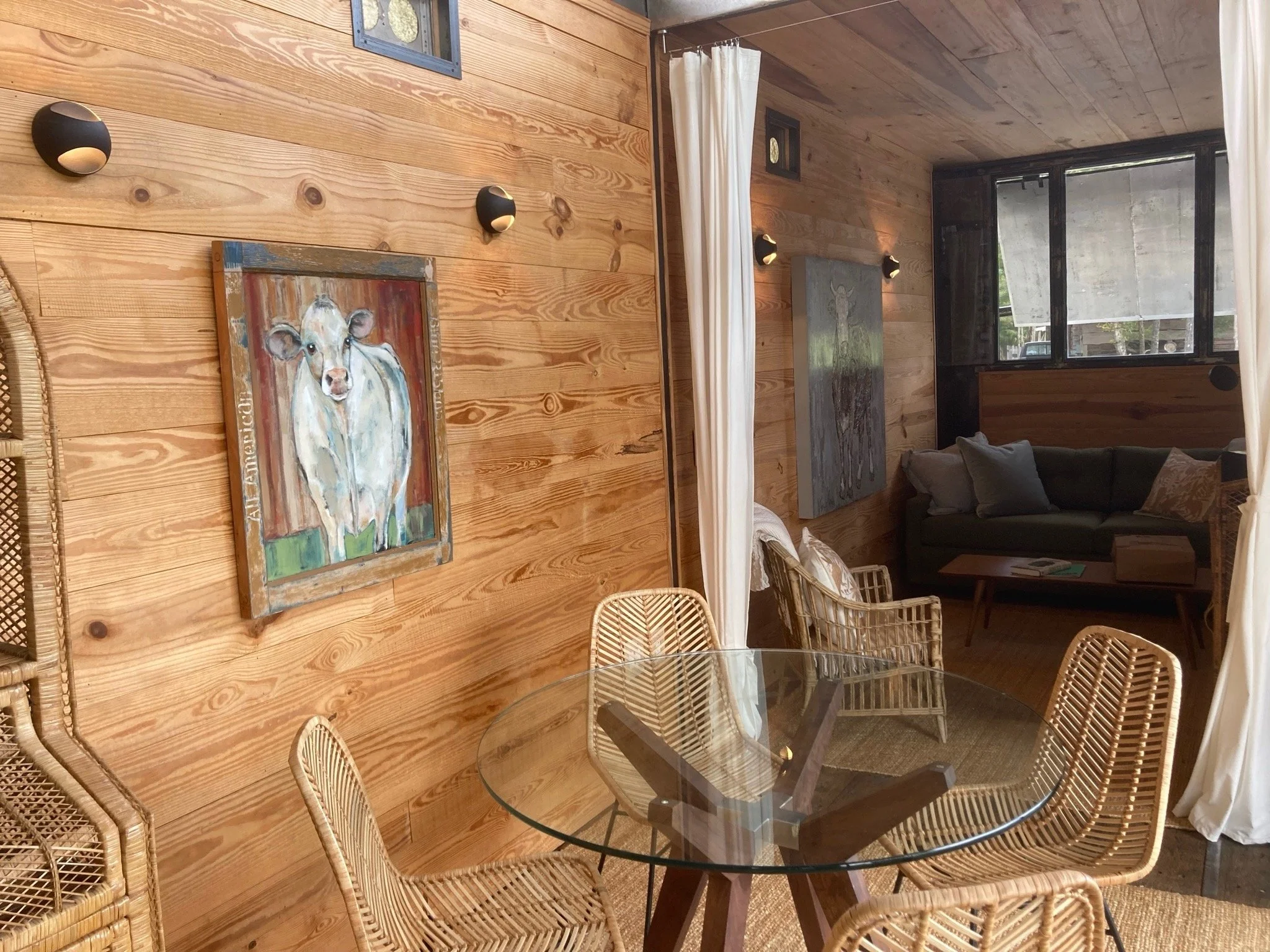 RuffwoodCountryClub_SchoolhouseCompound_HumpinToPlease_SeatingArea.jpeg