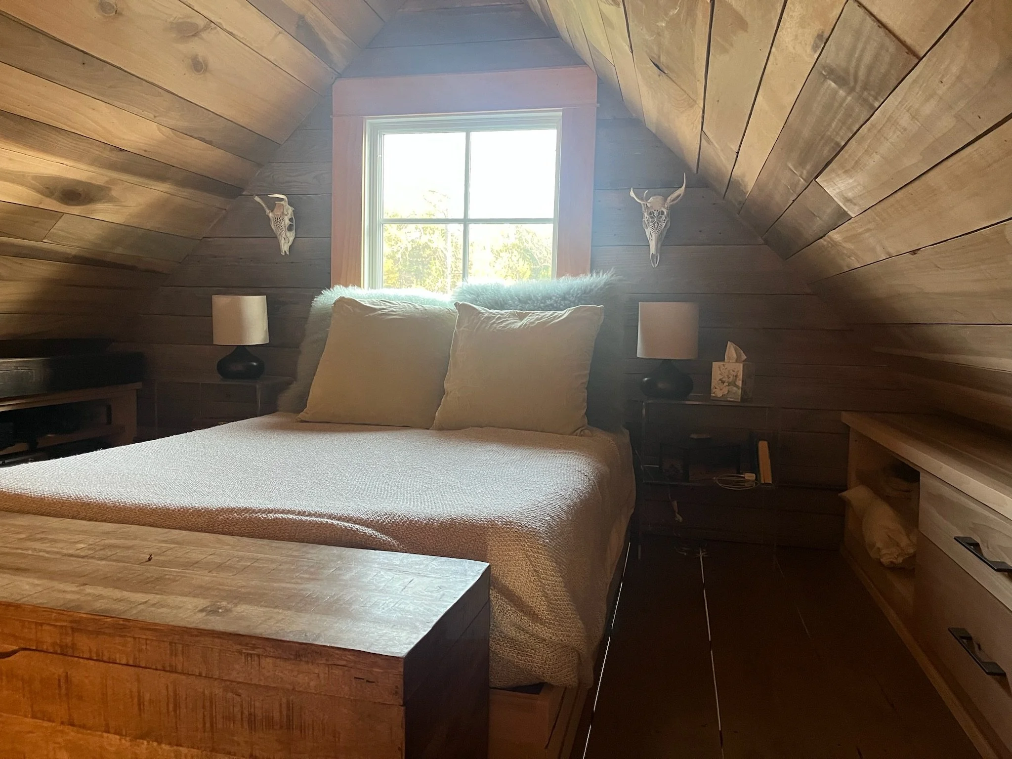 RuffwoodCountryClub_SchoolhouseCompound_Glamping_SchoolhouseLoftBedroom01.JPG