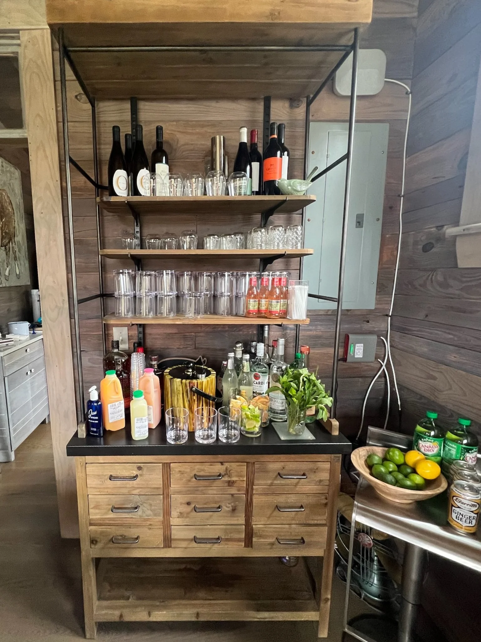 RuffwoodCountryClub_SchoolhouseCompound_IndoorBarArea.jpg