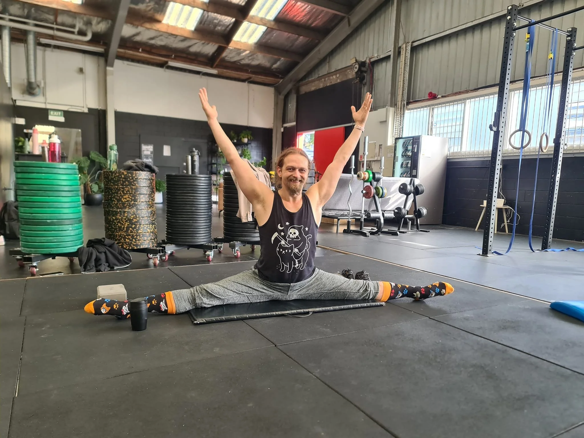 Finally! This is my first full side split ever. I think I started flexibility work when I was 20 so this took roughly 17 years of slow work, with progress always going two steps forward,  one step back.