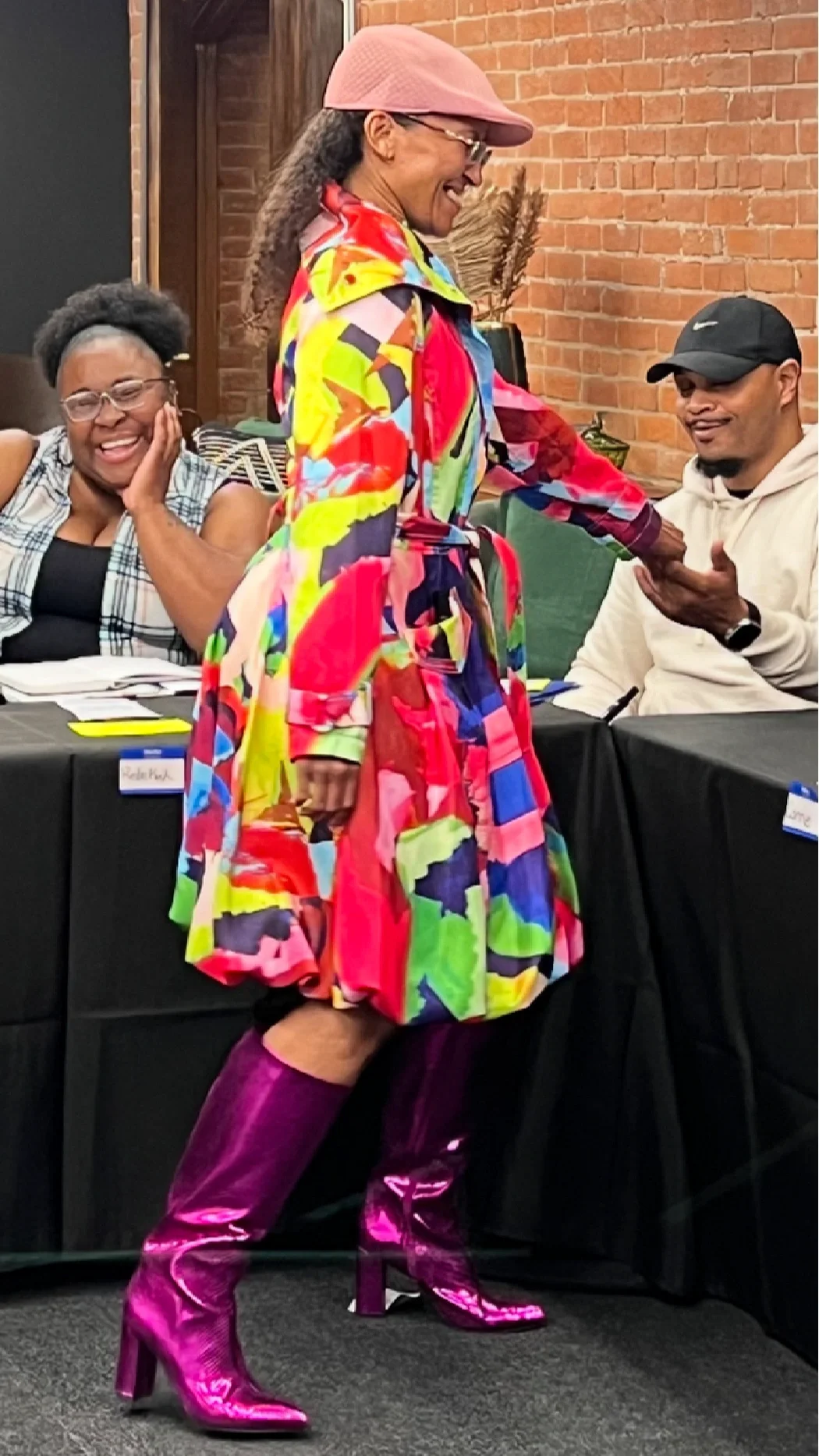 Image of Havalynn interacting with her audience during a presentation.