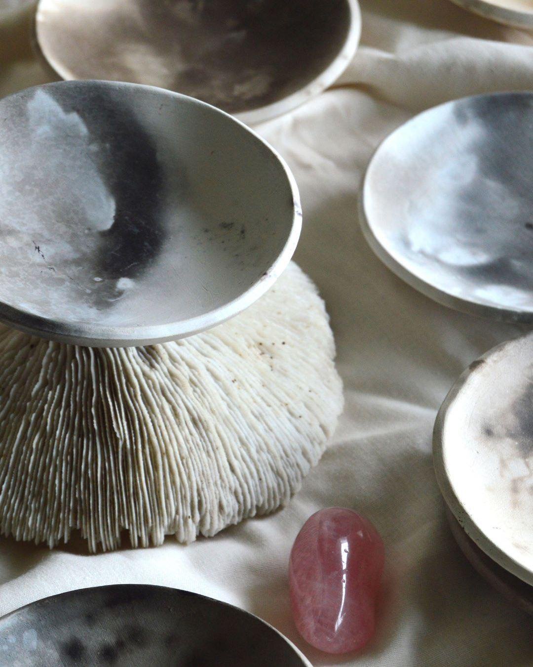 🌚🌝
.
.
.
.
.
.
#inspiredbynature #moonphases #ceramics #saggarfiring #moons #handmadeceramics #saggarfired #handmade #ceramiclovers #makermovement #ceramiclove #smokefiredceramics #saggarfiredceramics #jessicamerle #ceramist #ceramicartist #alterna