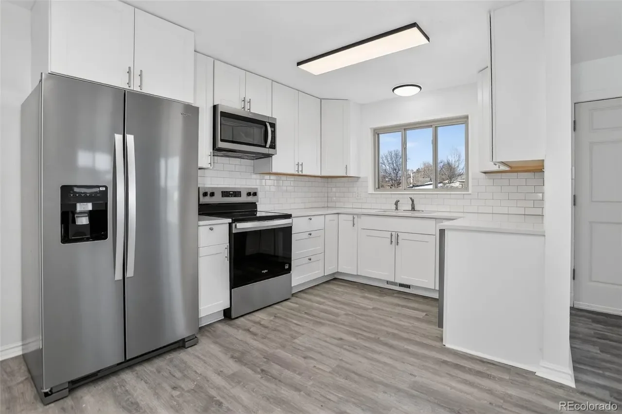 3-1502 E Northglenn Pl FF Kitchen 1.webp