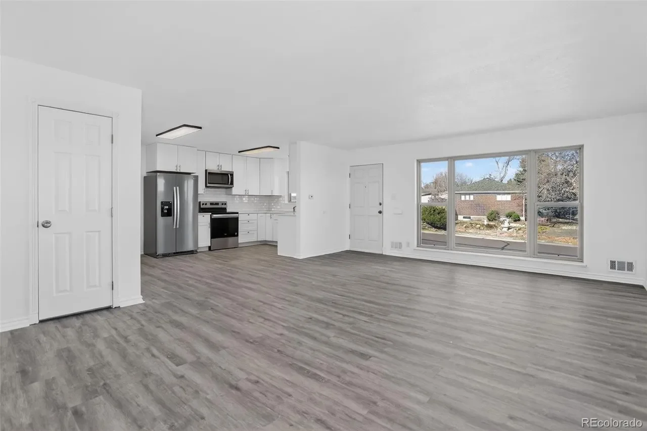 7-1502 E Northglenn Pl FF Kitchen LV 2.webp