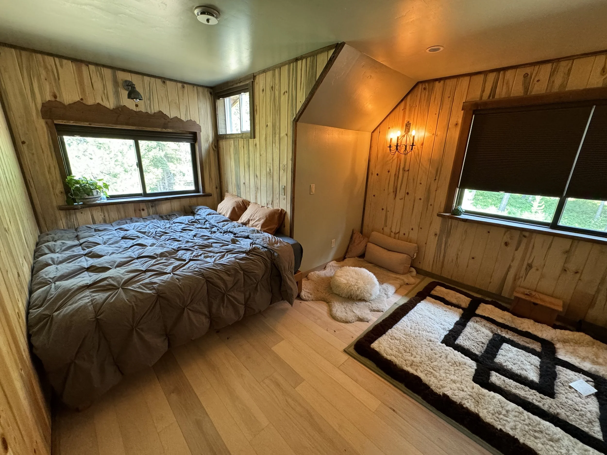 Large private room at the Barn. This room features an infrared mat and massage table and can be used as a therapy room.