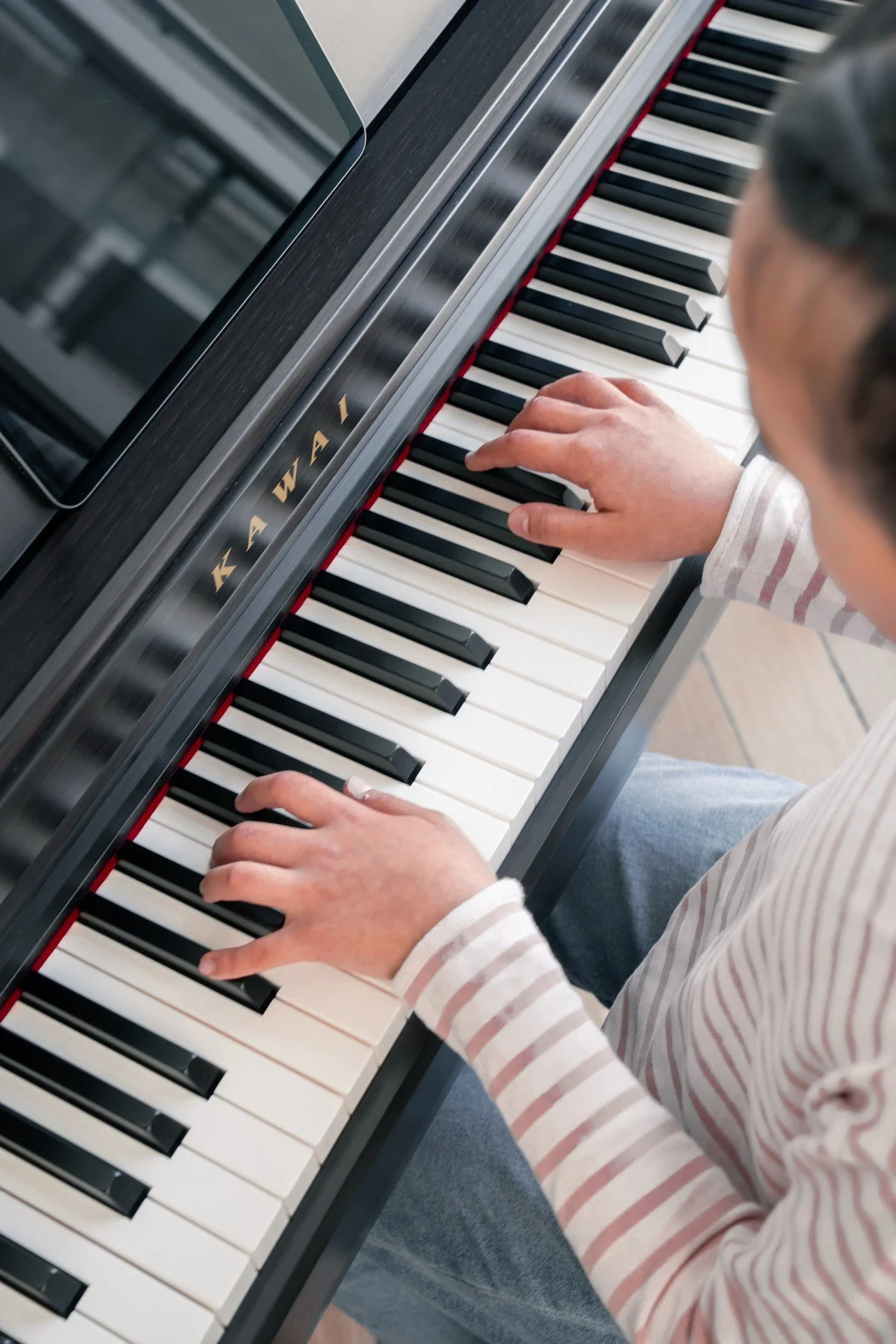 KAWAI CN301 with keys being played