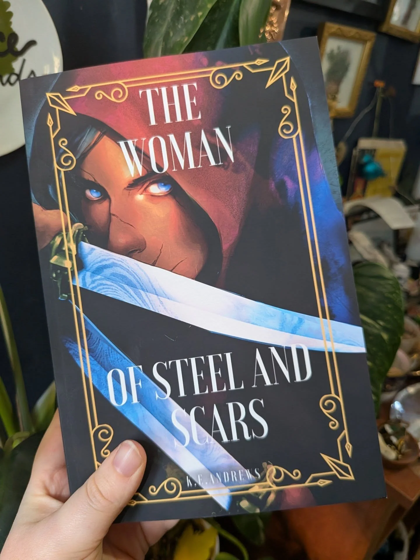 ☘️It's the green edition☘️
From deep forests to lush gardens, to a certain Captain of the Guard's voice, The Woman of Steel and Scars has a lot of green in it. 
You can get physical copies in my Etsy shop or find the ebook through Amazon.

#thewomano