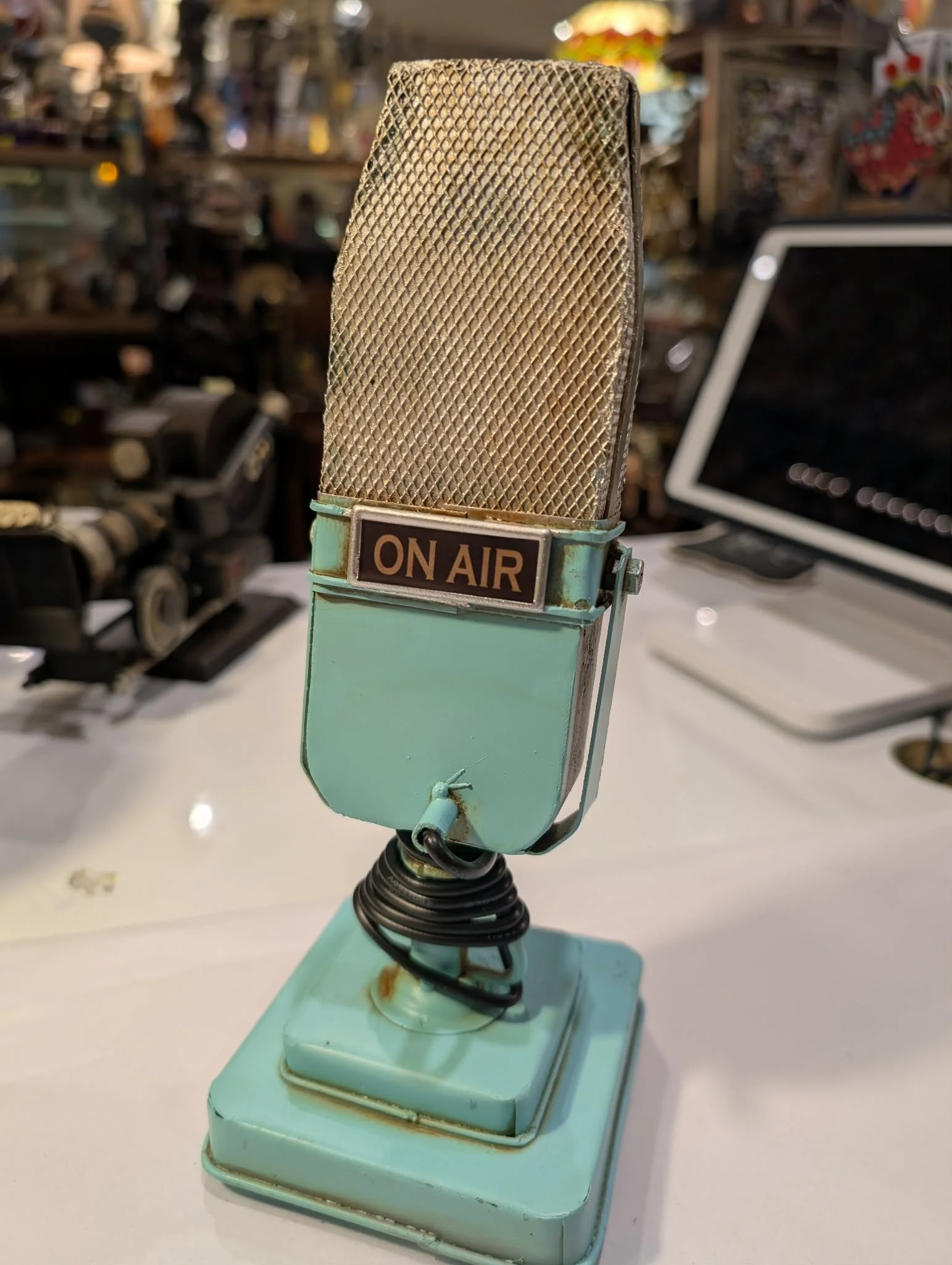 Vintage-Style 'On Air' Microphone Décor Piece