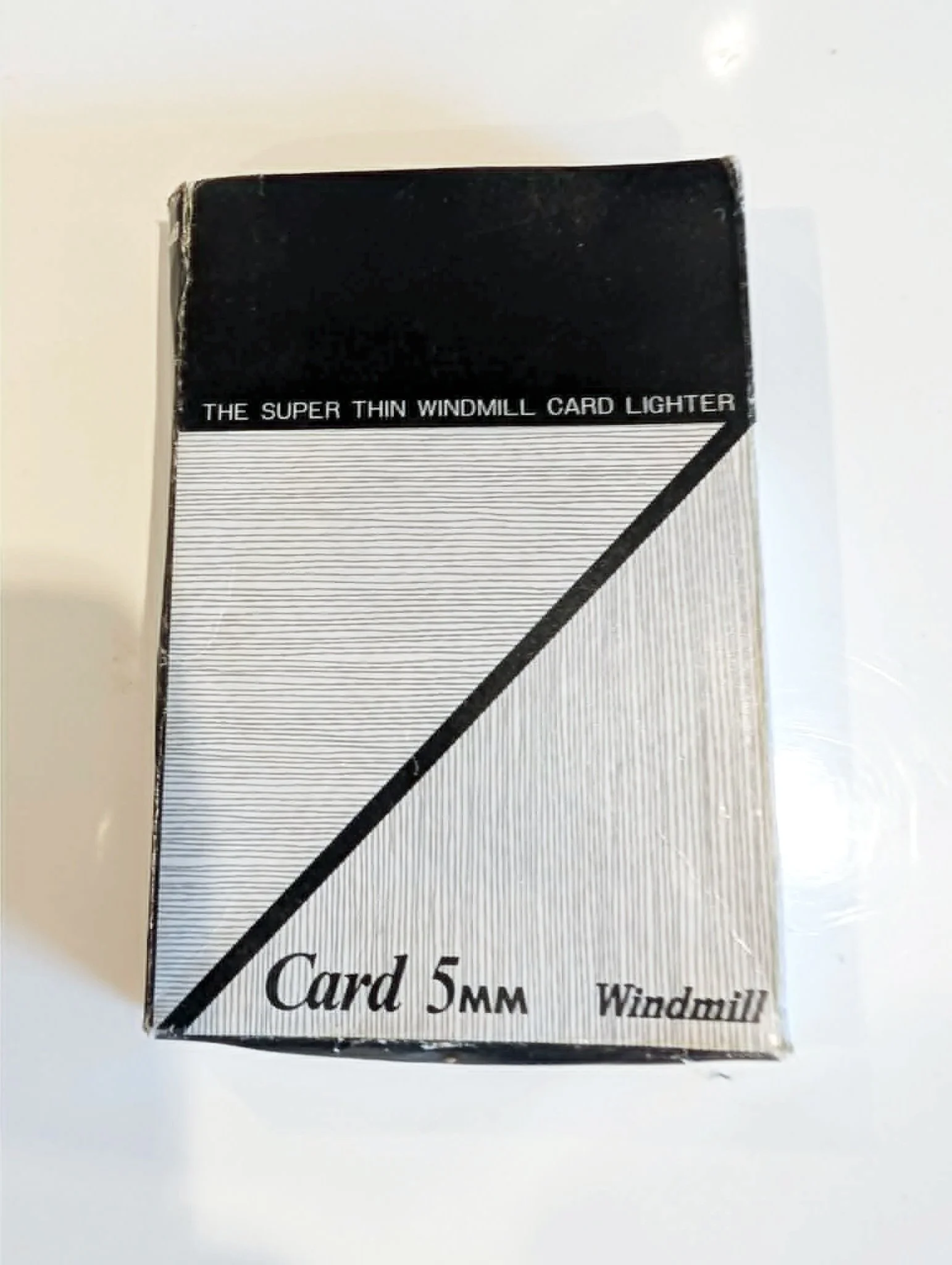 VINTAGE Super Thin Windmill Card Lighter + case and box
