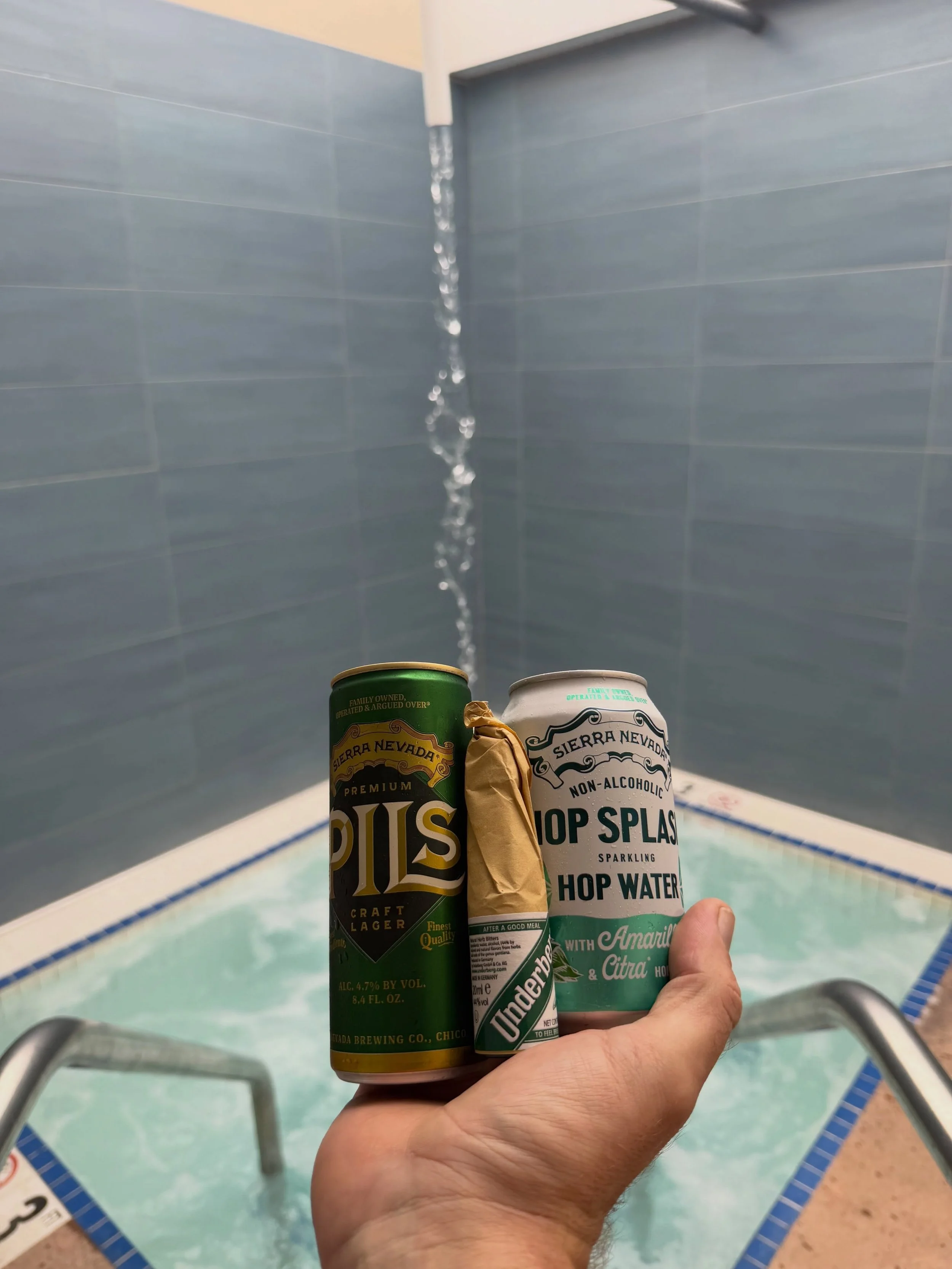 Long week? In trouble with the better half? No better way to treat yourself or create a memorable date night then to swing by the Lo-Solano and snag a bev and take a dip.  @albanysauna 🤝 @prettythings.beer #thehealingwatersoflakeminnetonka #craftbee
