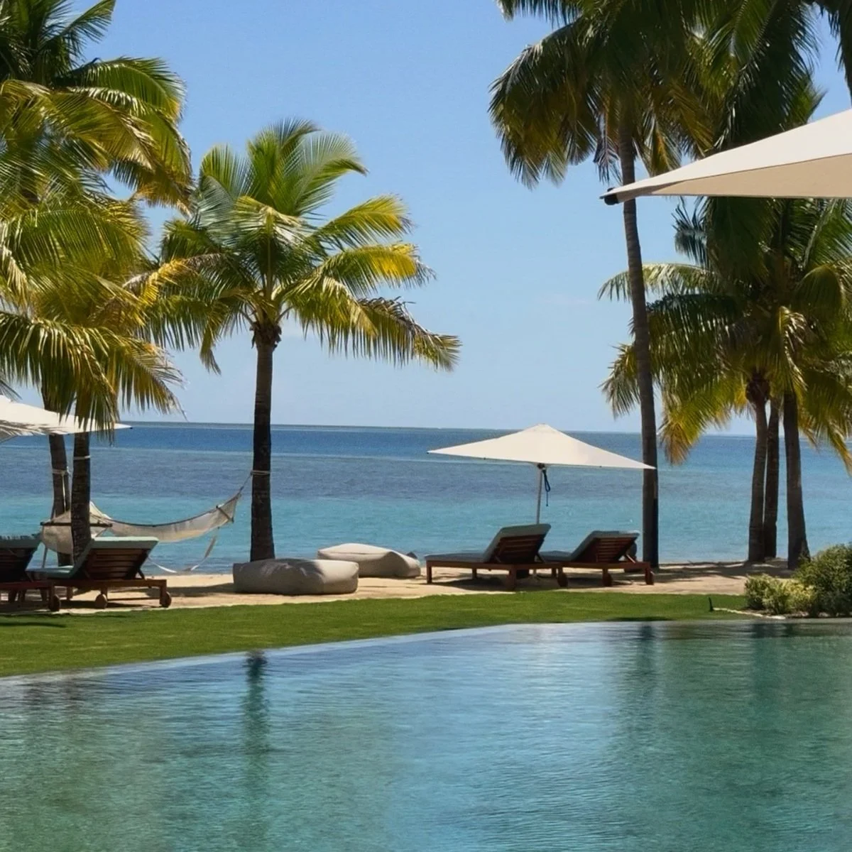 01-pool-and-ocean.jpg